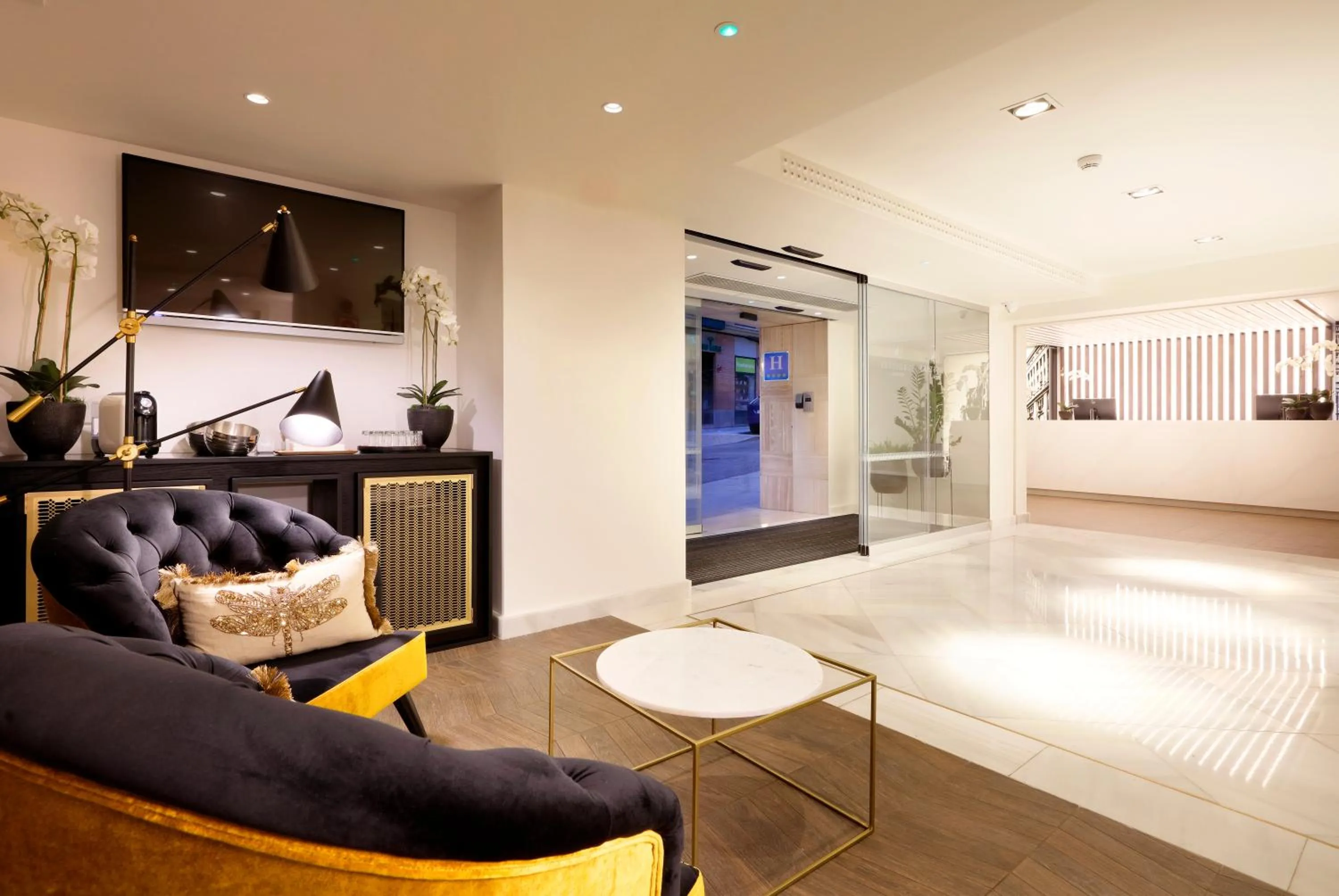 Lobby or reception, Bed in Eurostars Madrid Gran Vía