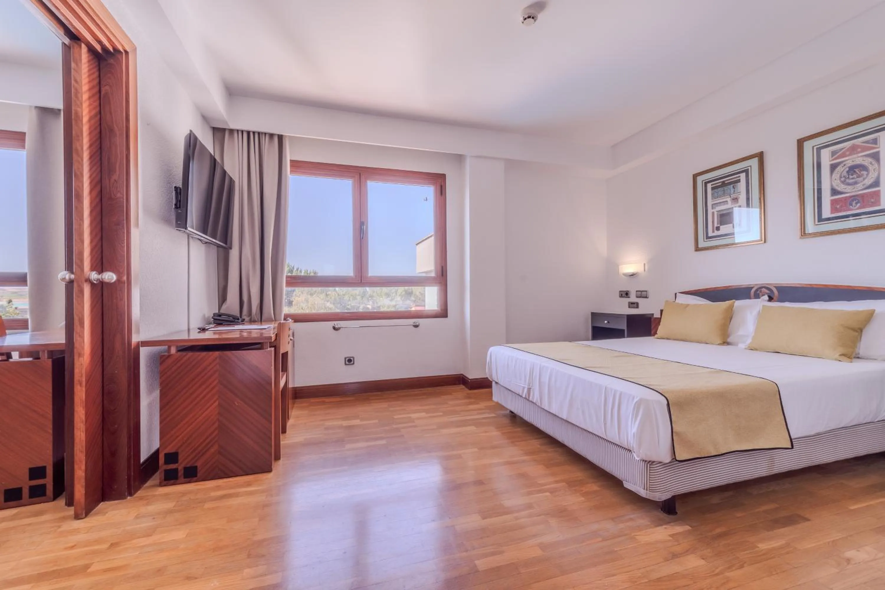 Bedroom, Bed in Hotel ITC Ciudad de Haro