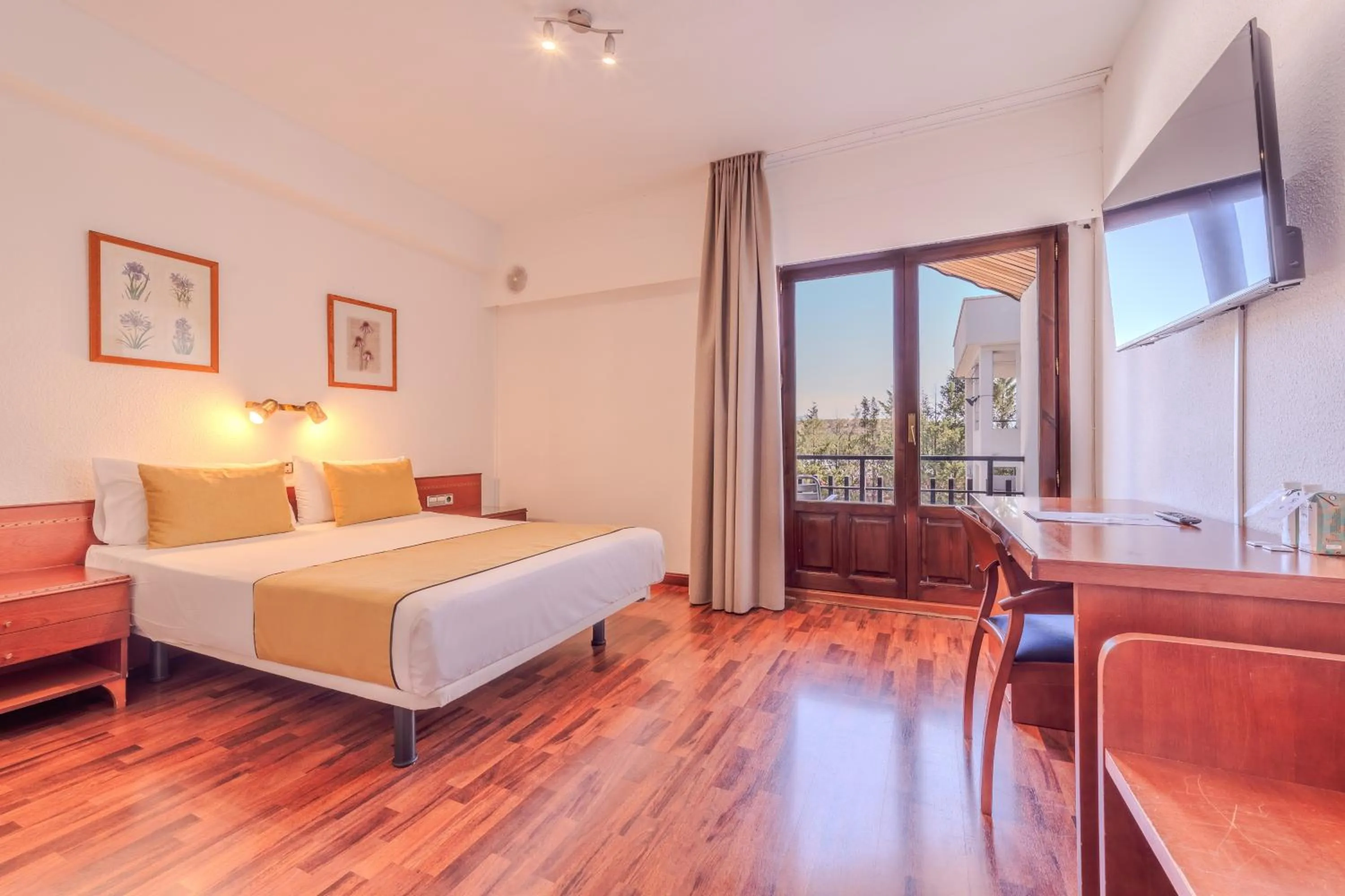 Bedroom, Bed in Hotel ITC Ciudad de Haro