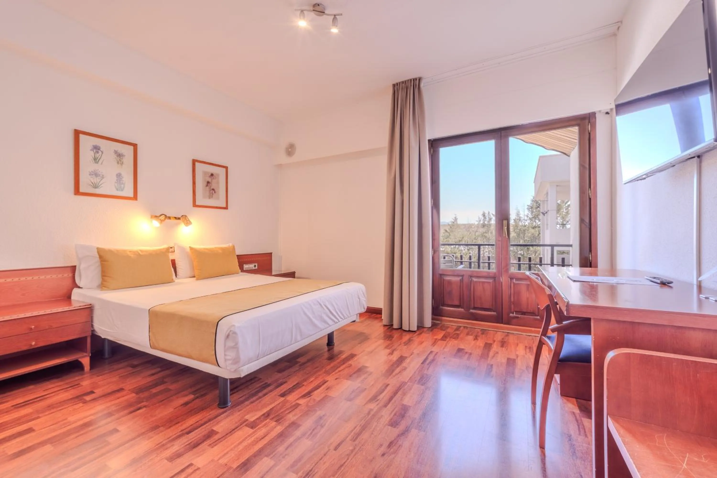 Bedroom, Bed in Hotel ITC Ciudad de Haro