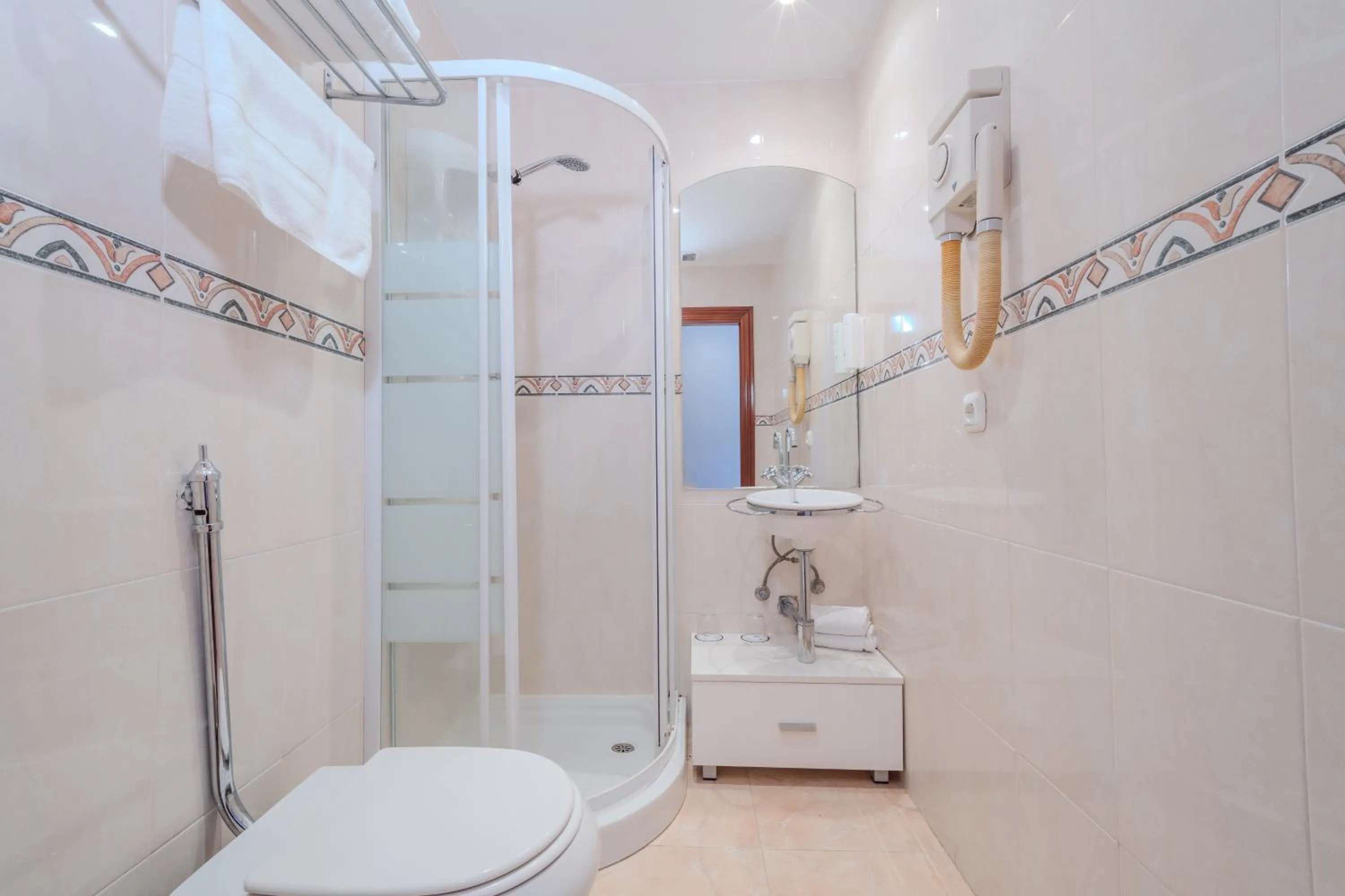 Bathroom in Hotel ITC Ciudad de Haro