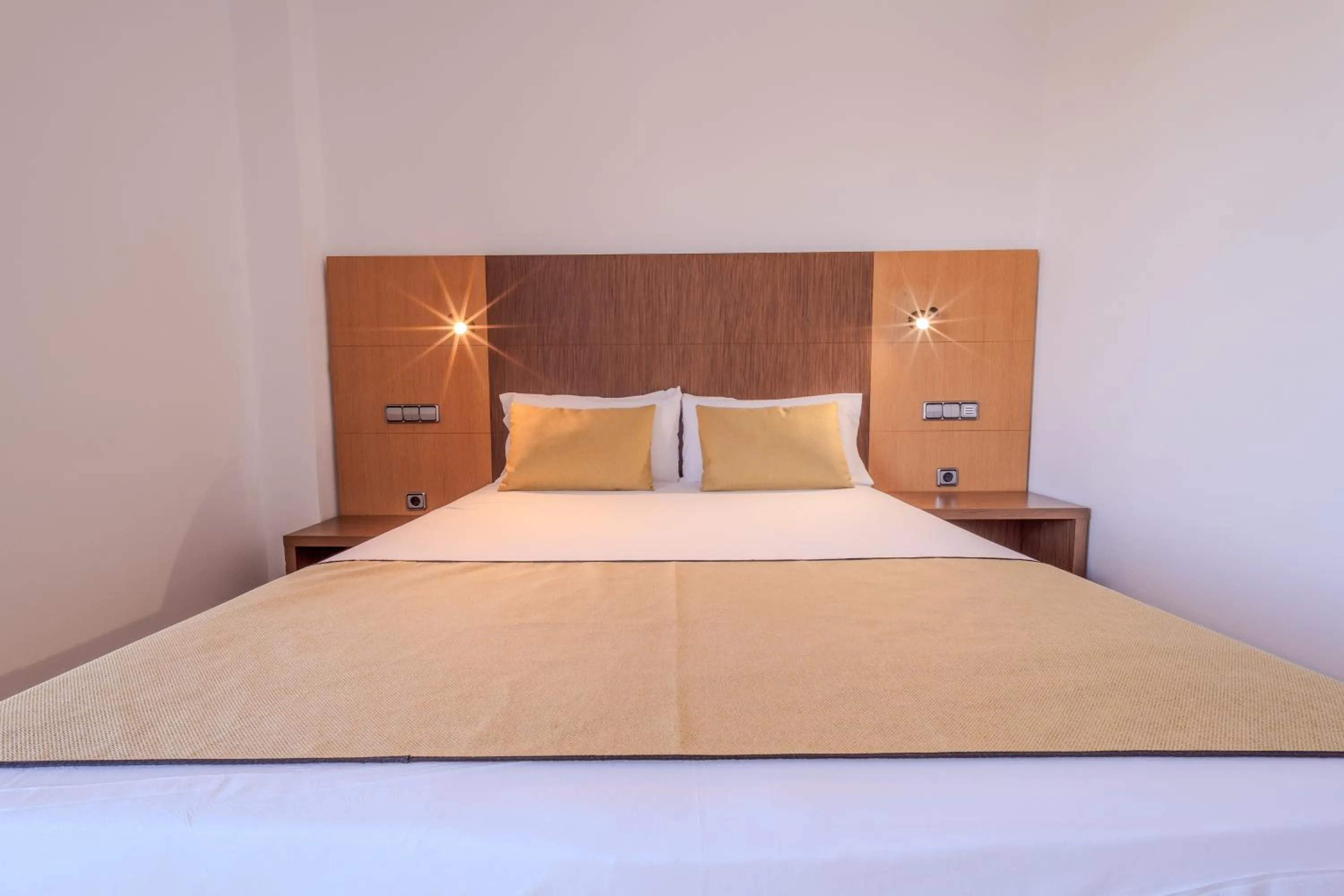 Bedroom, Bed in Hotel ITC Ciudad de Haro