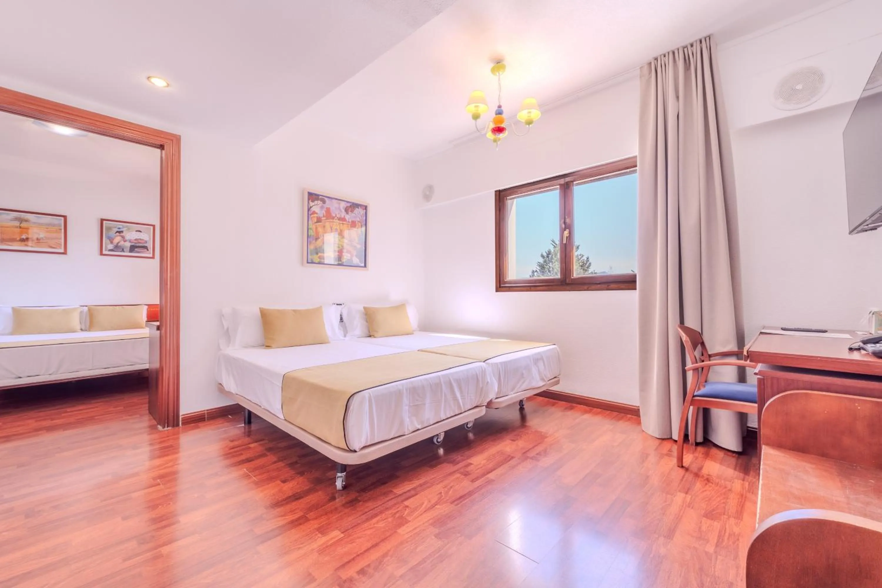 Bedroom, Bed in Hotel ITC Ciudad de Haro