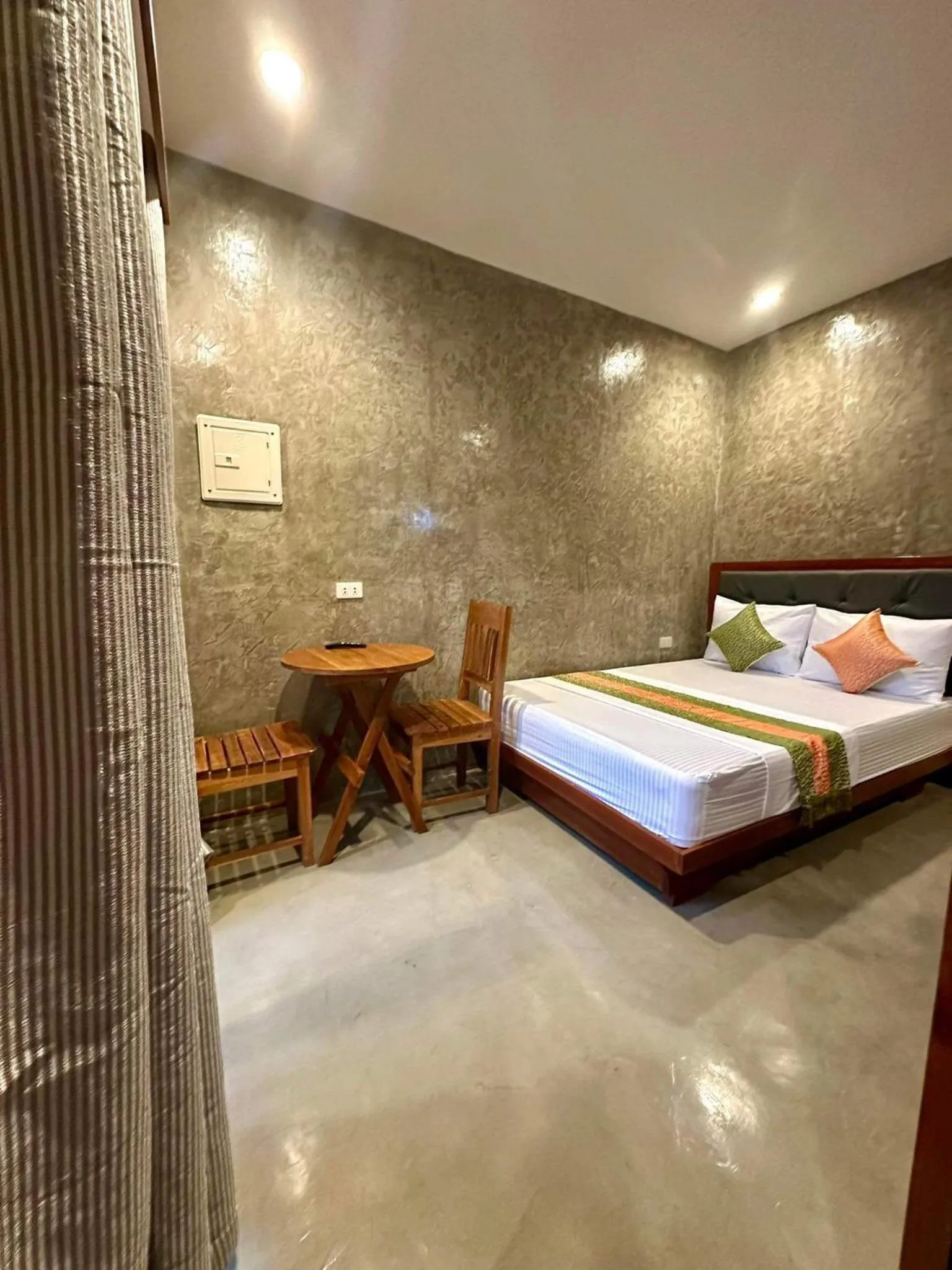 Bed in RL Harbor Inn