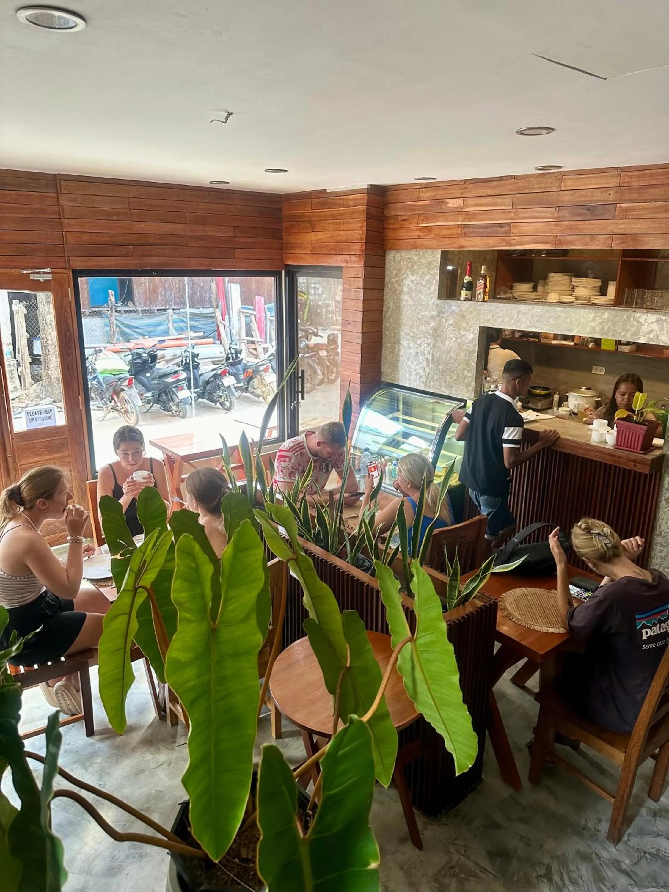 Restaurant/places to eat in RL Harbor Inn