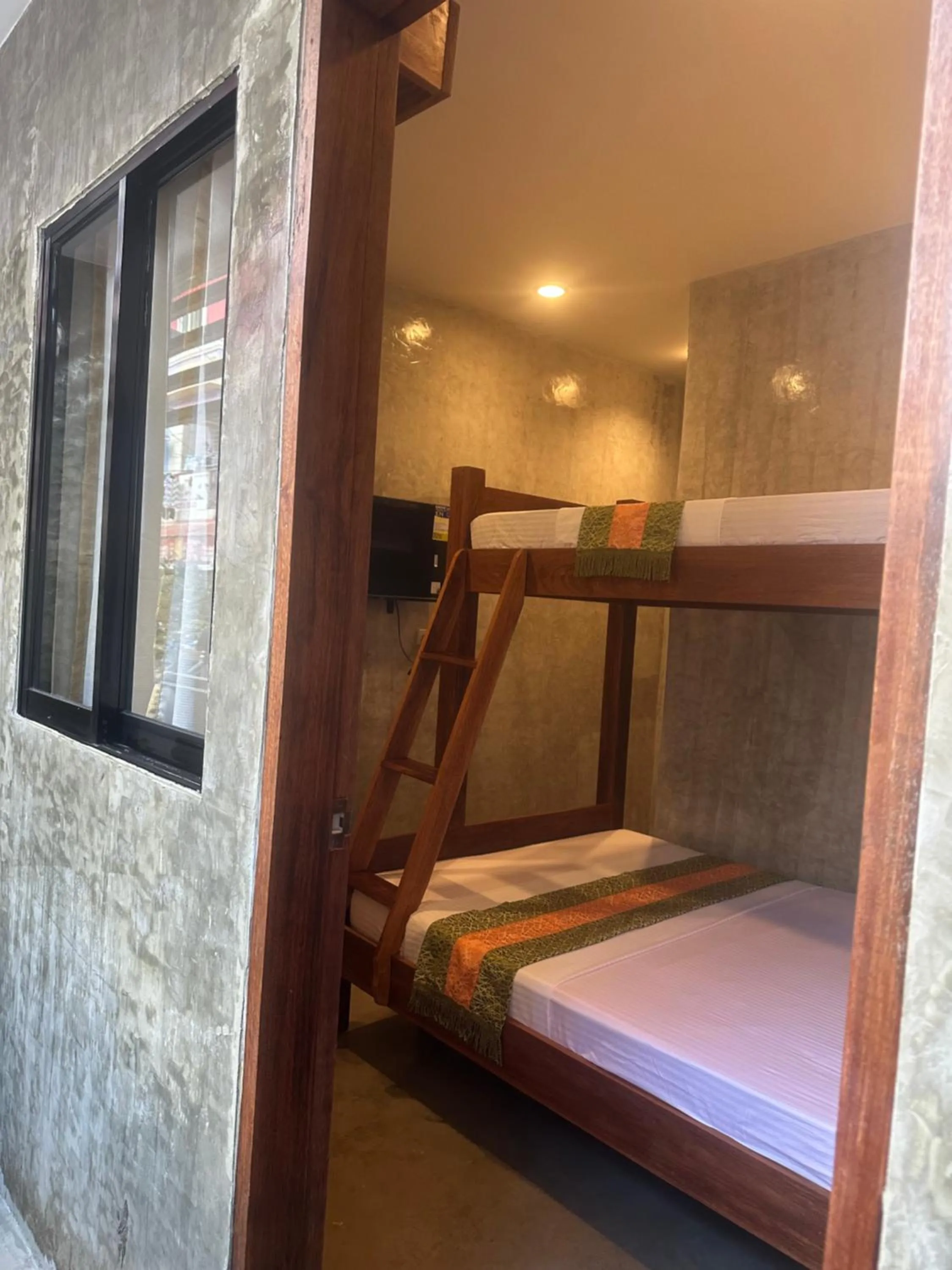 Bed in RL Harbor Inn