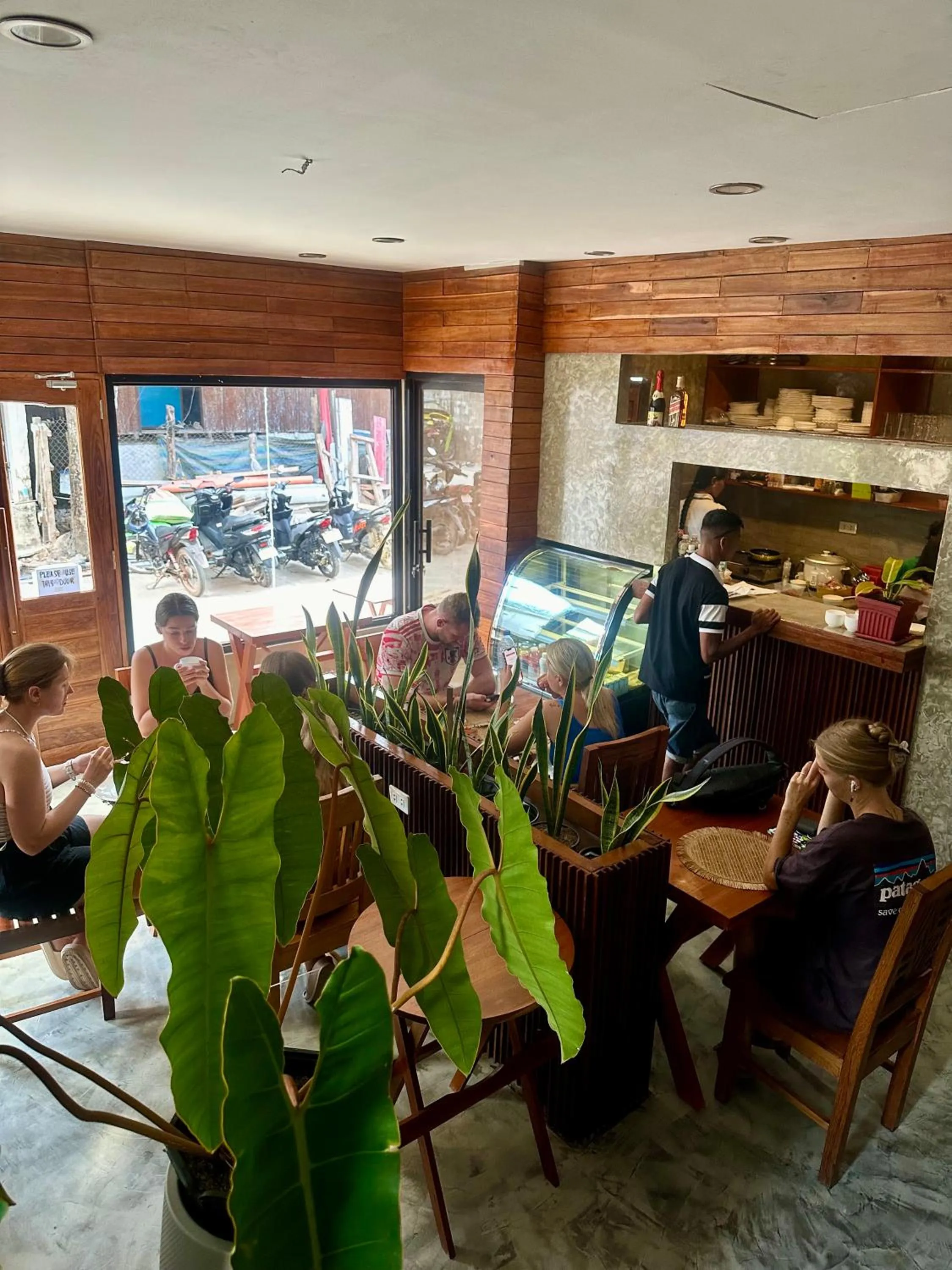 Restaurant/places to eat in RL Harbor Inn