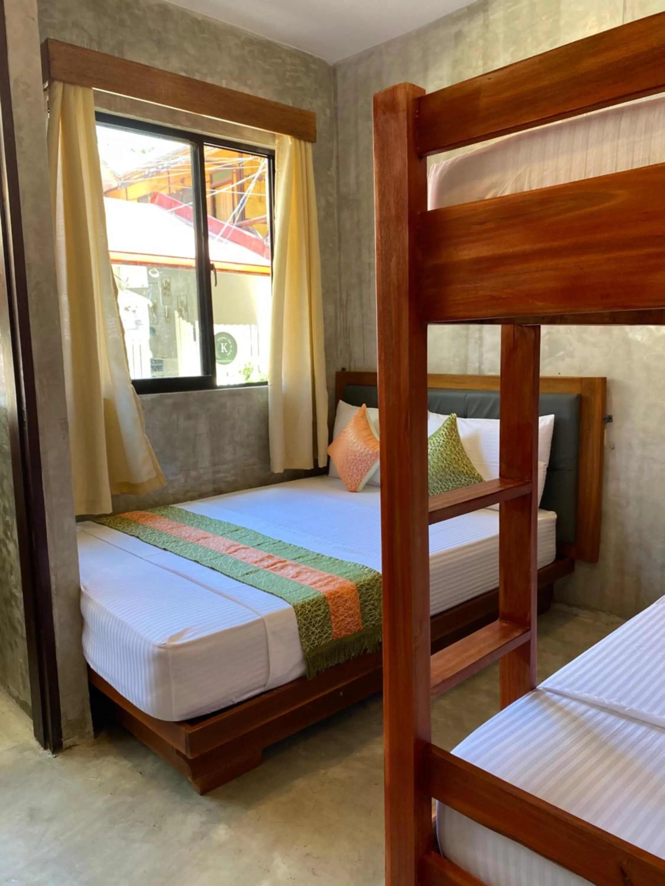 Bed in RL Harbor Inn