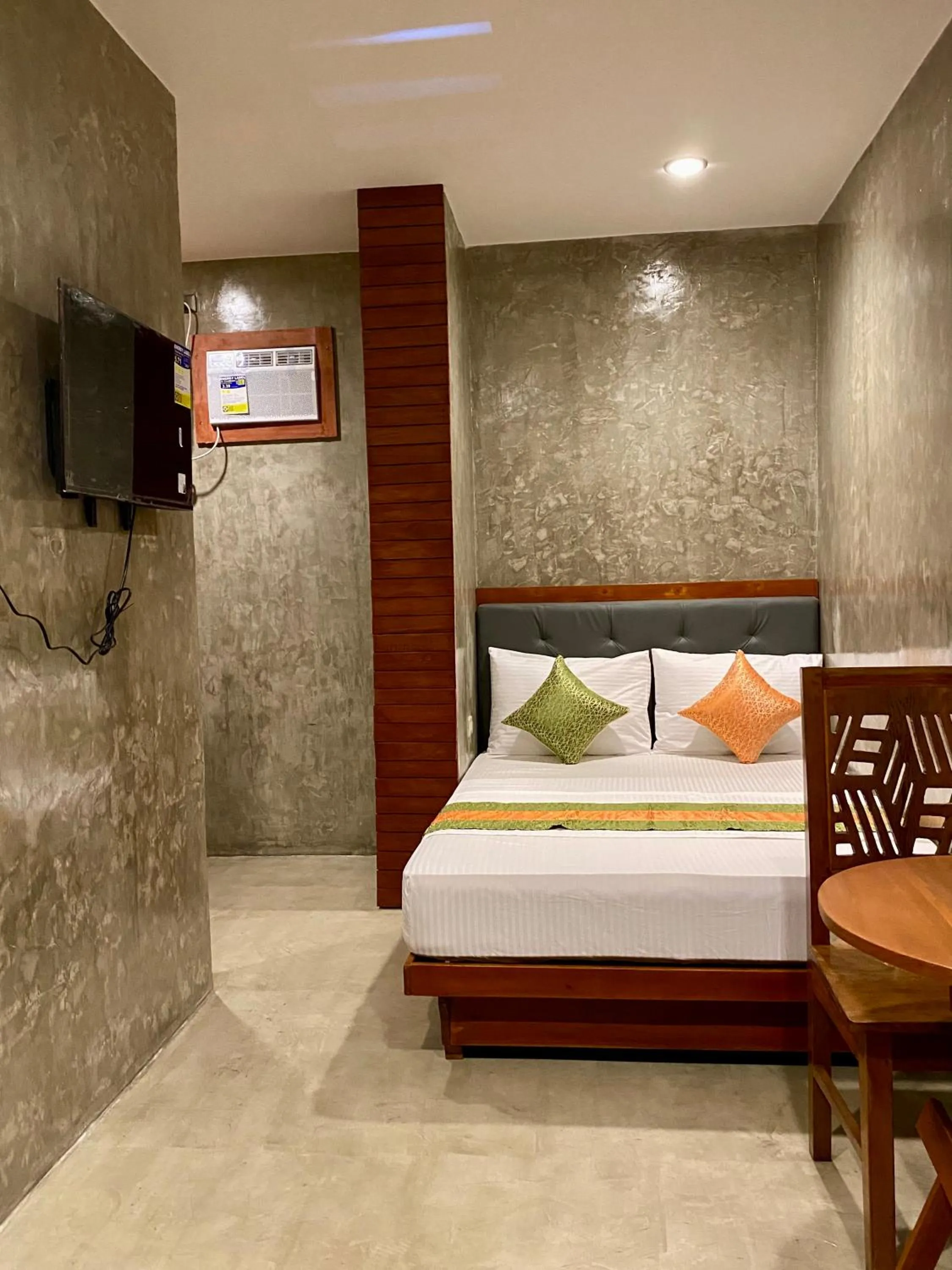 Bed in RL Harbor Inn