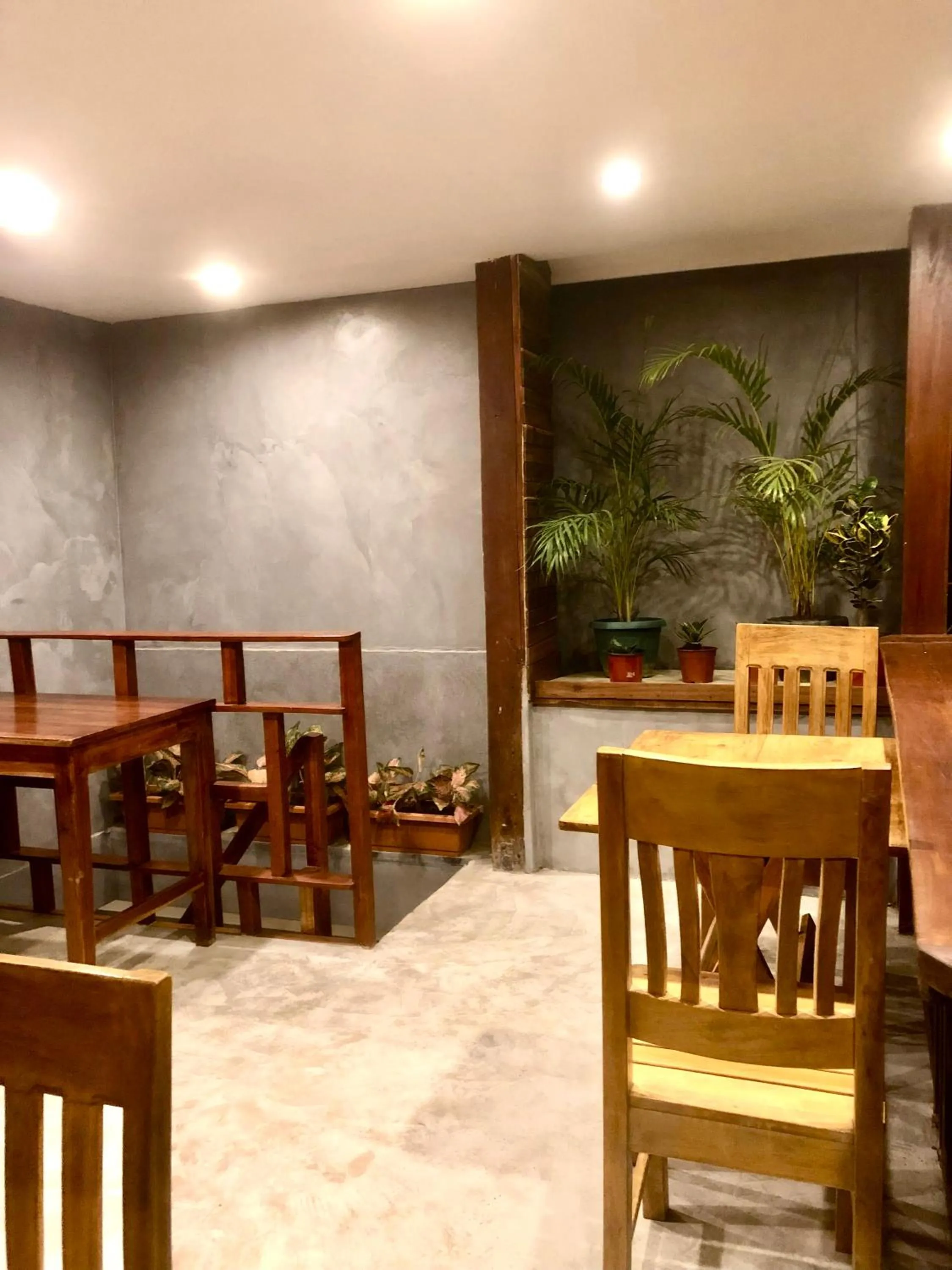 Restaurant/places to eat in RL Harbor Inn