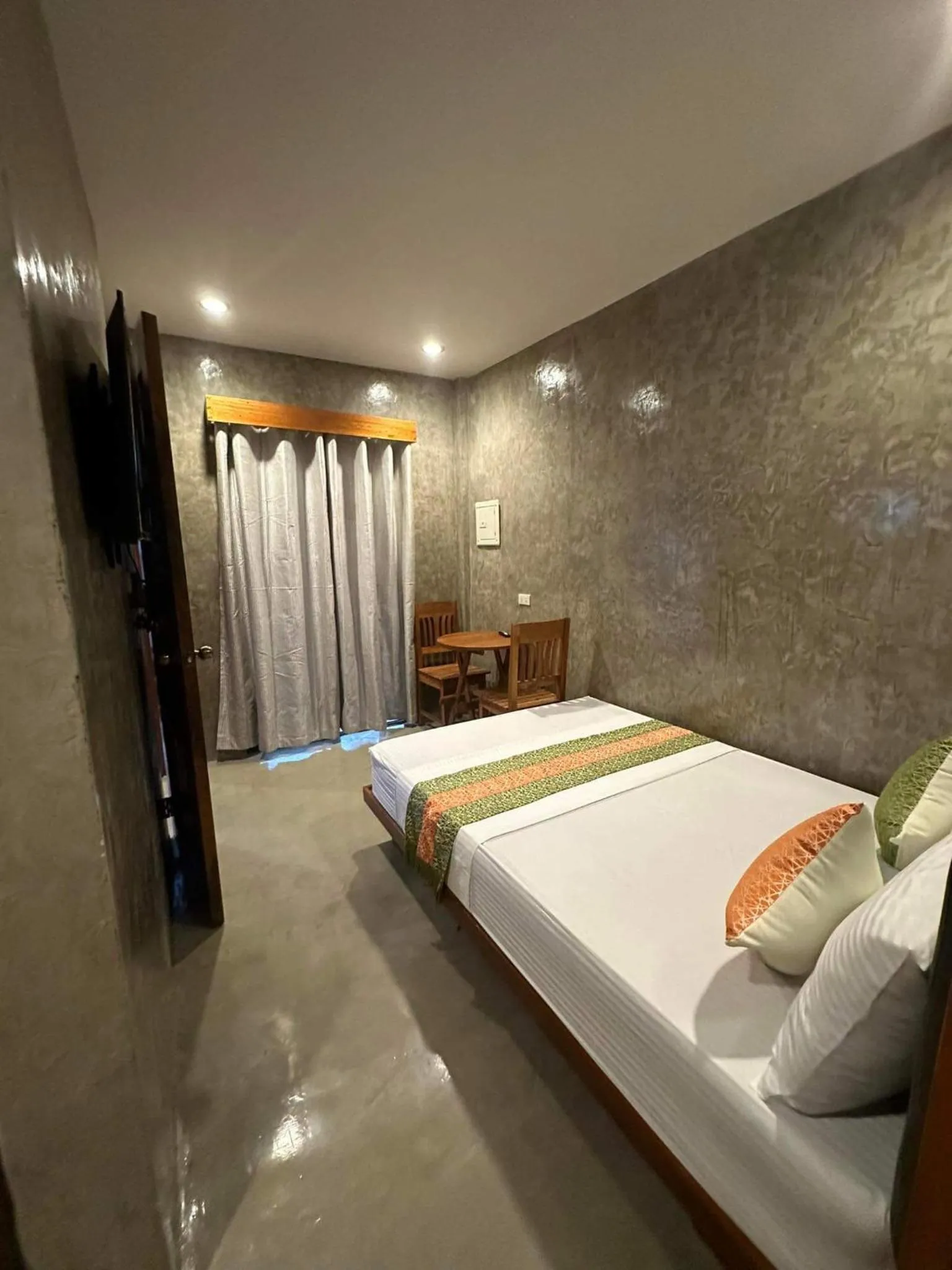 Bed in RL Harbor Inn