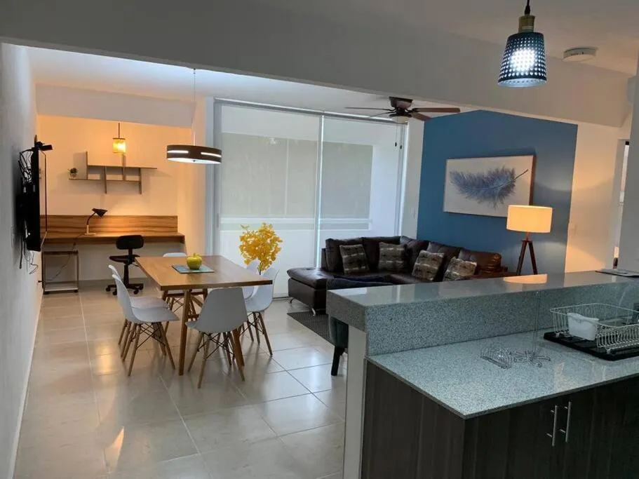 Hermoso apartamento piscina, céntrico, área libre.