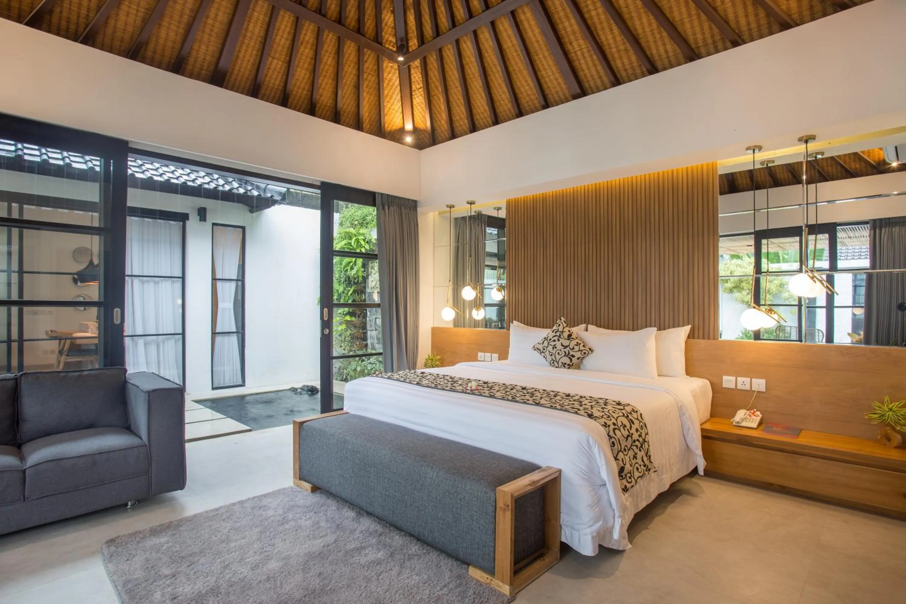Photo of the whole room, Bed in The Kon's Villa Bali Seminyak