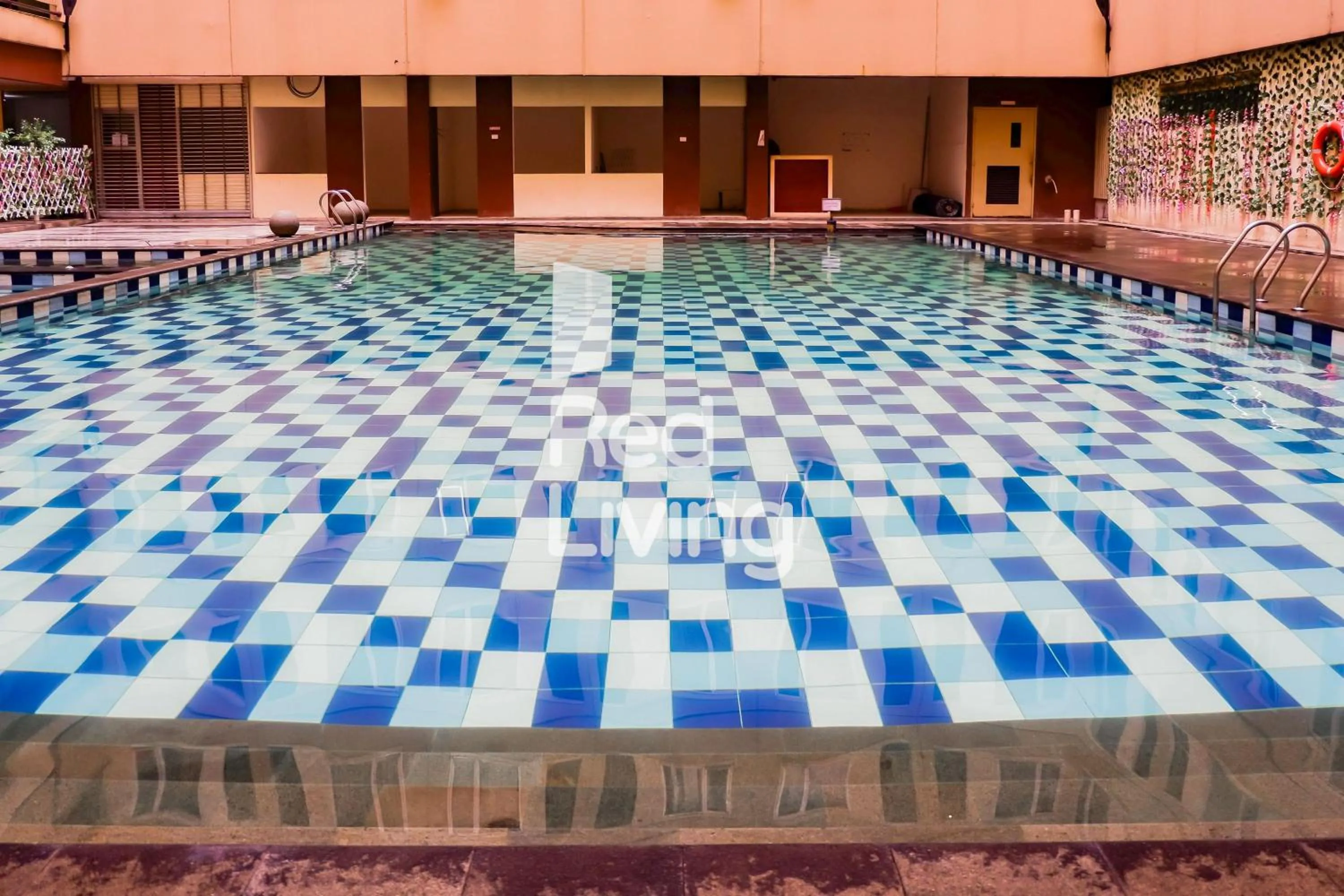 Swimming pool in Redliving Apartemen Emerald Tower - Bion Apartel 2 Tower South