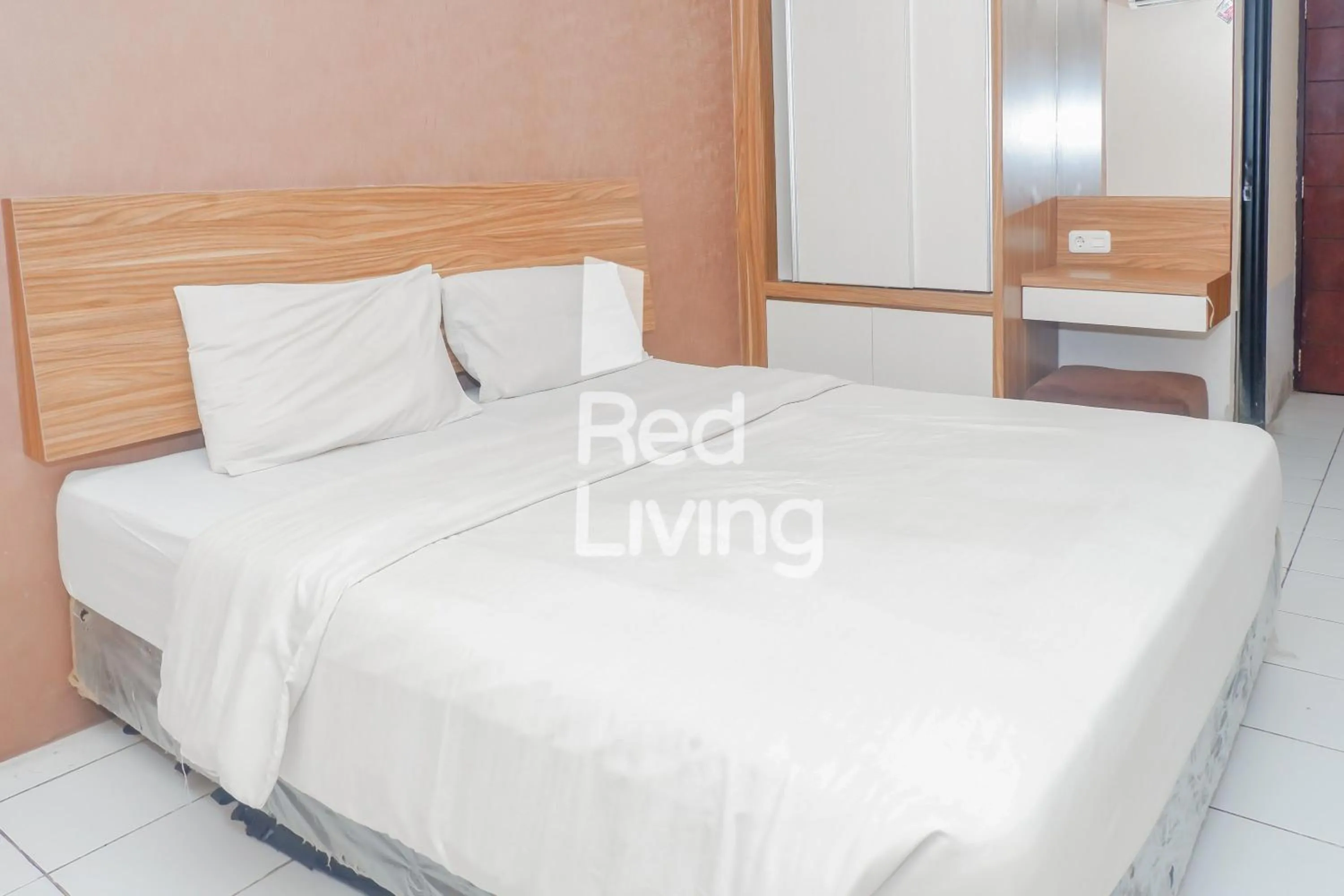 Bedroom, Bed in Redliving Apartemen Emerald Tower - Bion Apartel 2 Tower South
