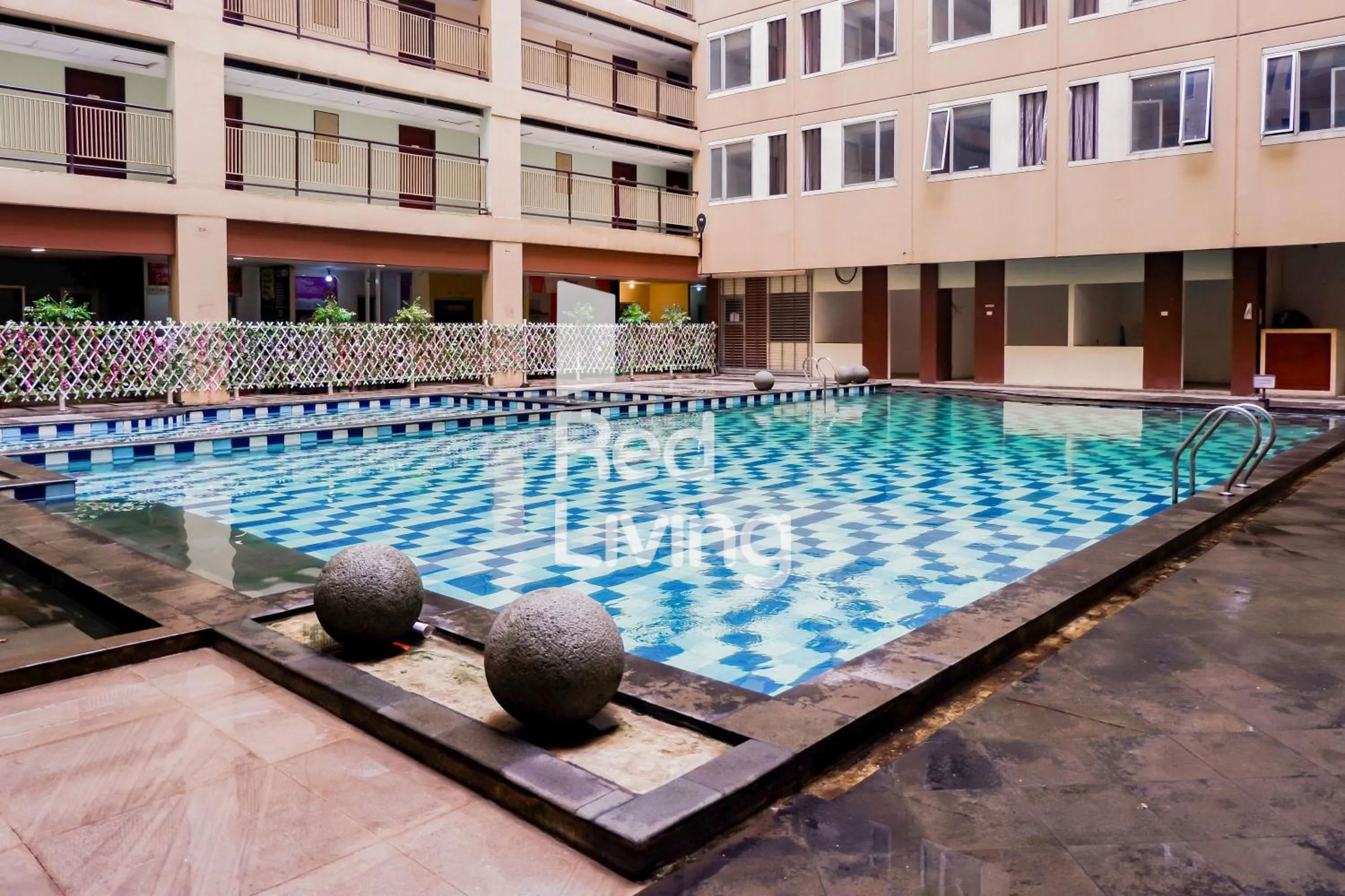 Swimming pool in Redliving Apartemen Emerald Tower - Bion Apartel 2 Tower South
