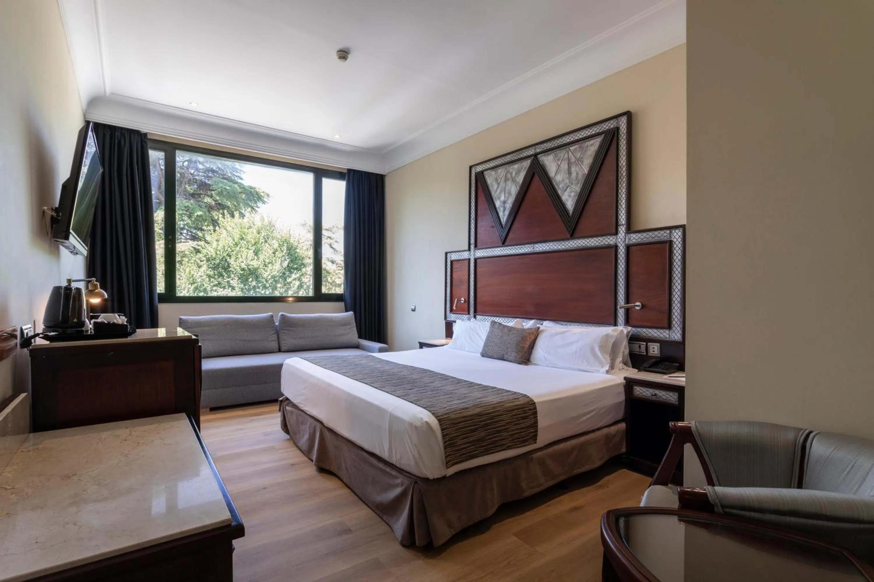 Bedroom, Bed in Petit Palace Arturo Soria Alcalá