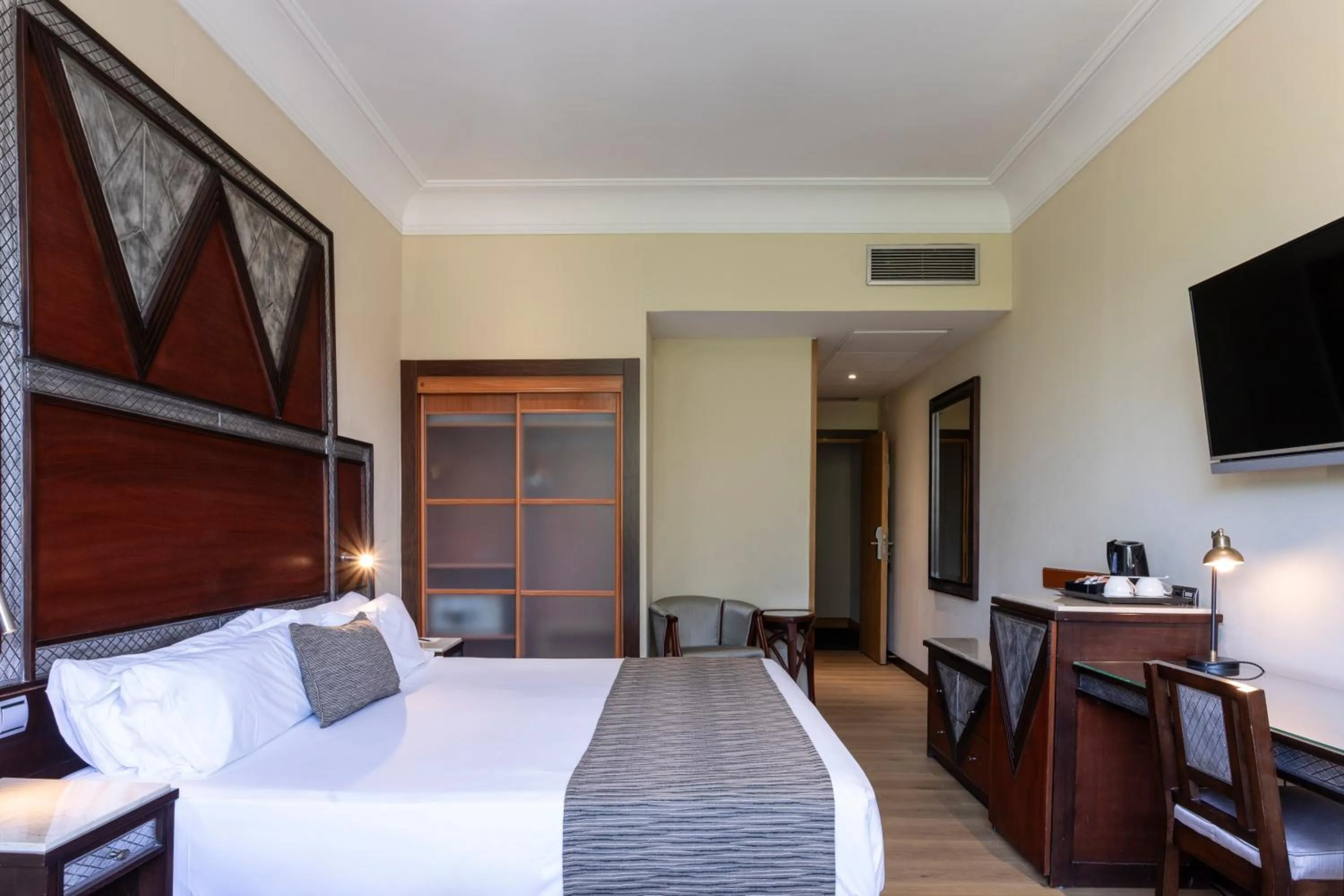 Bedroom, Bed in Petit Palace Arturo Soria Alcalá