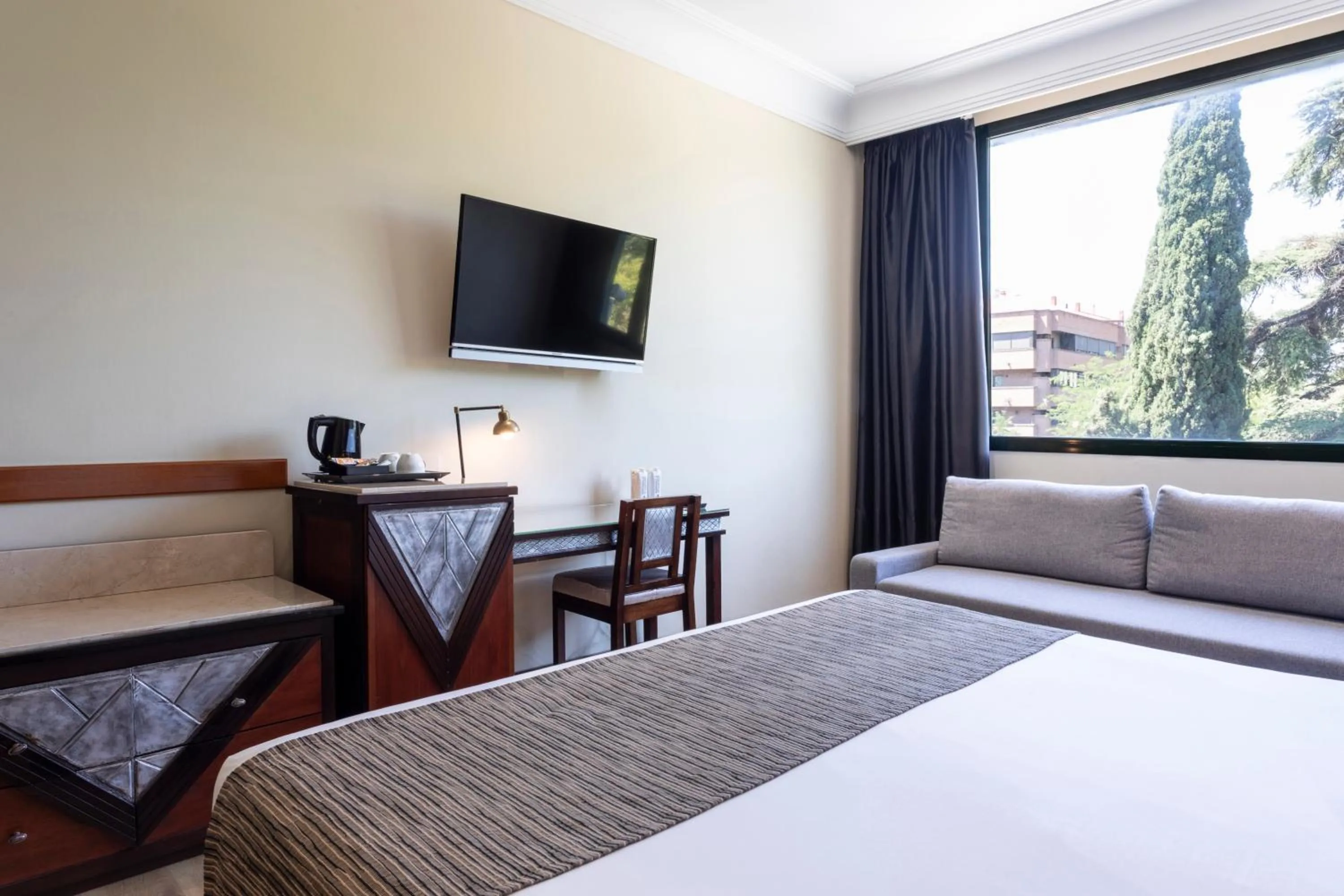 Bedroom, Bed in Petit Palace Arturo Soria Alcalá