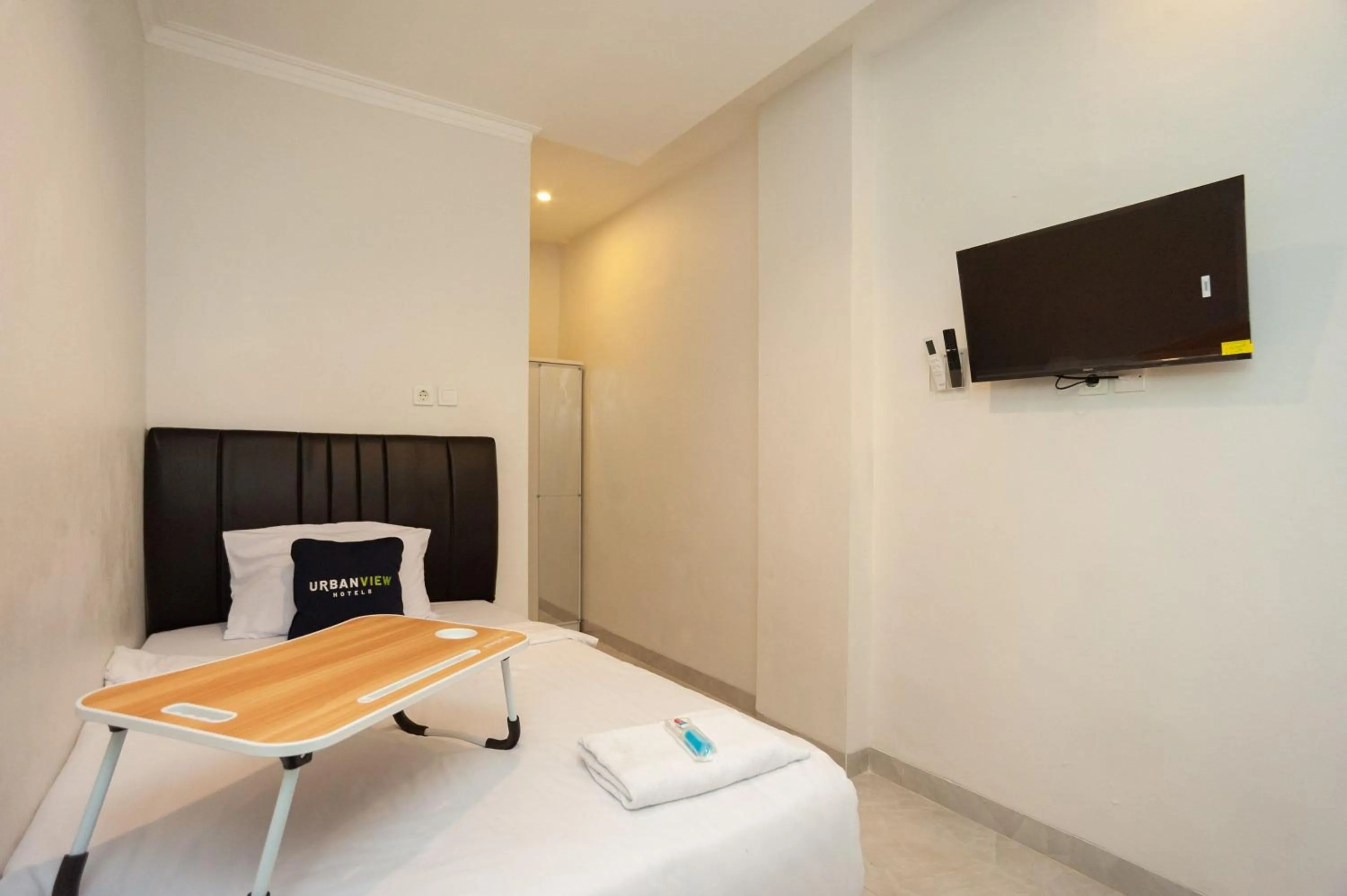 Bedroom in Urbanview Hotel Bong Gajah Lampung