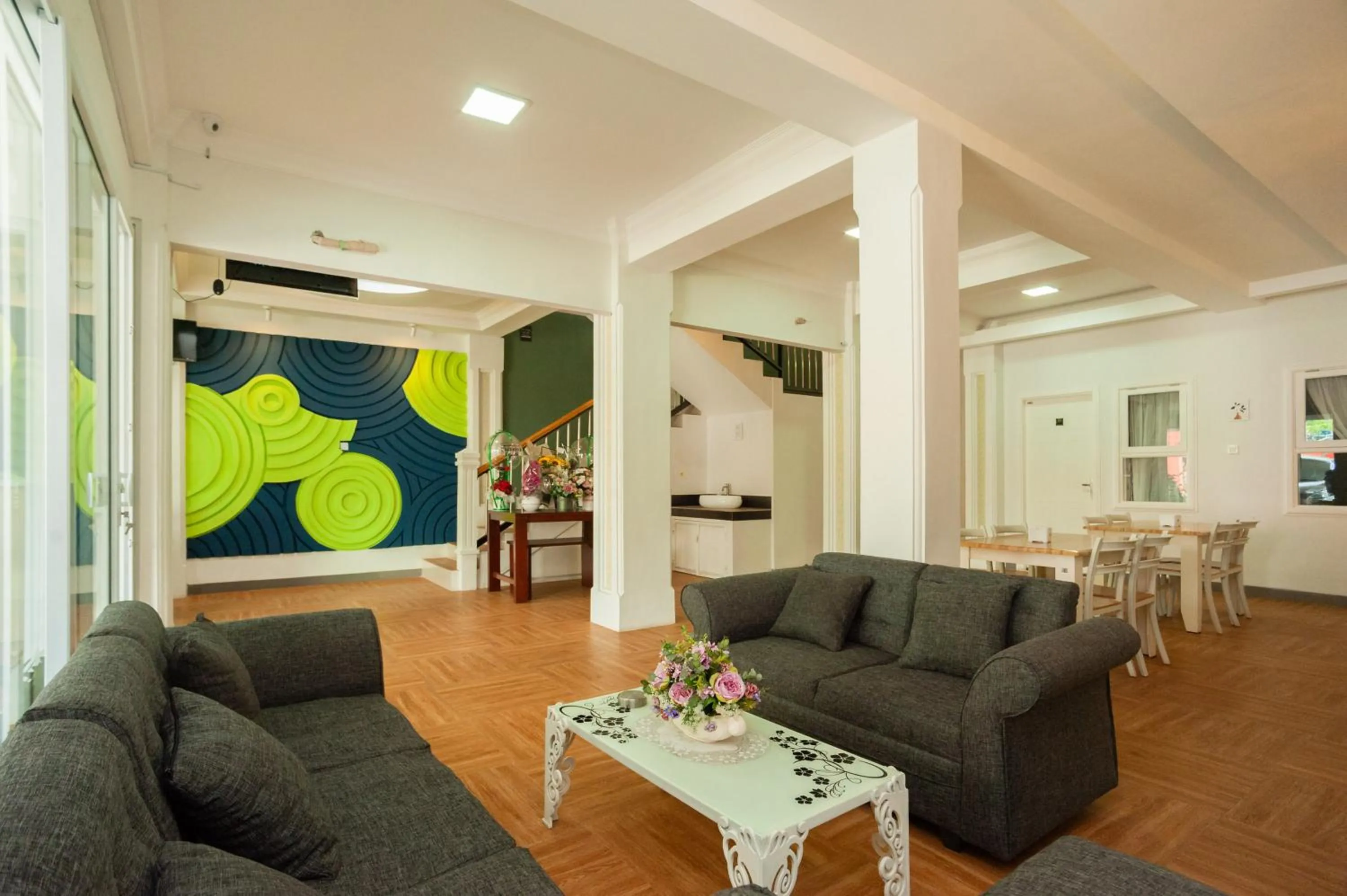 Seating area in Urbanview Hotel Bong Gajah Lampung