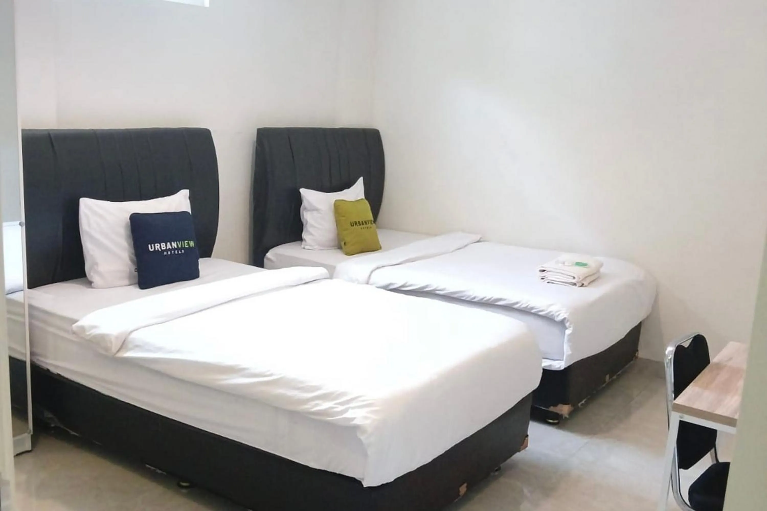 Bedroom, Bed in Urbanview Hotel Bong Gajah Lampung