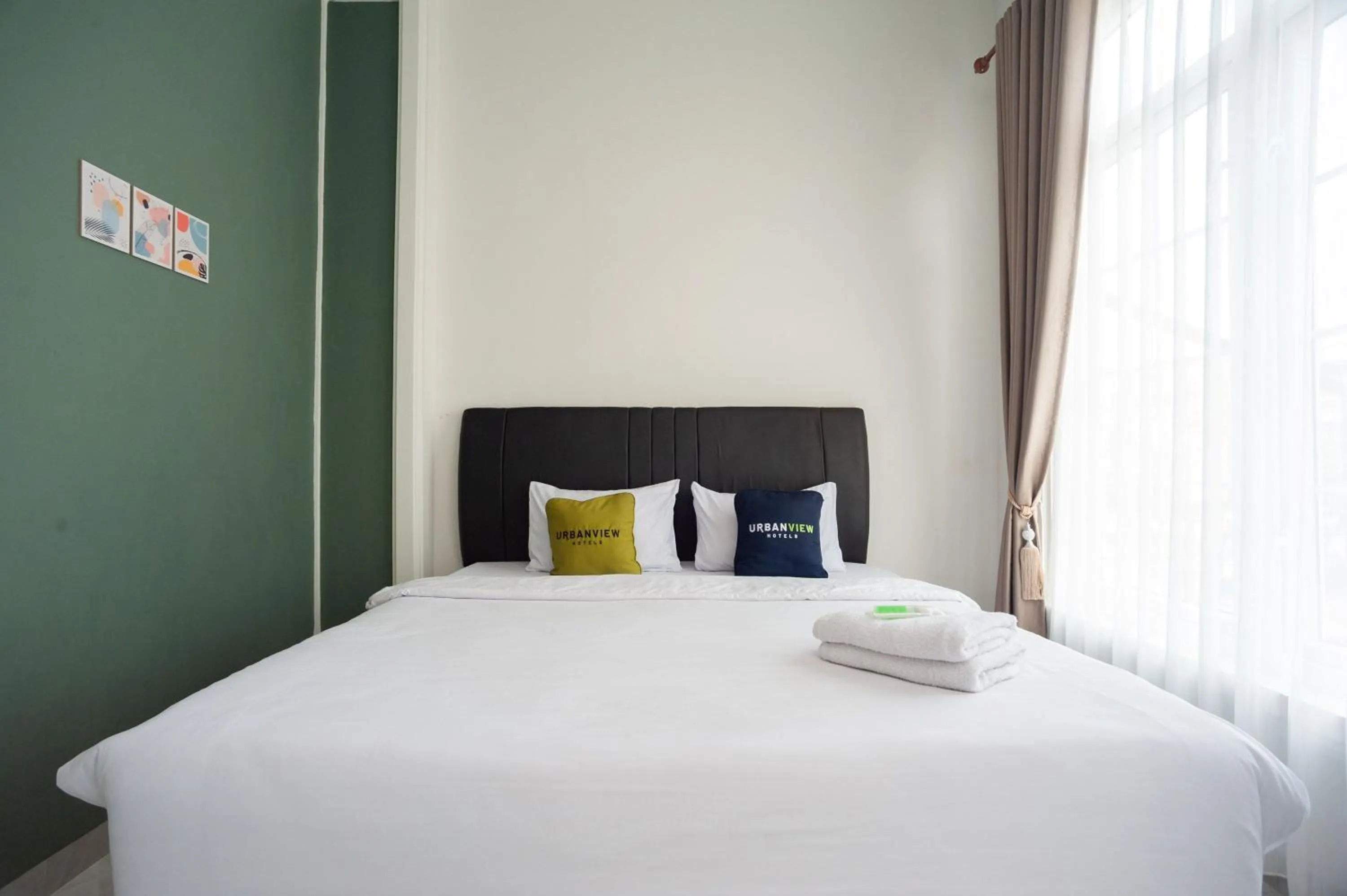 Bedroom, Bed in Urbanview Hotel Bong Gajah Lampung