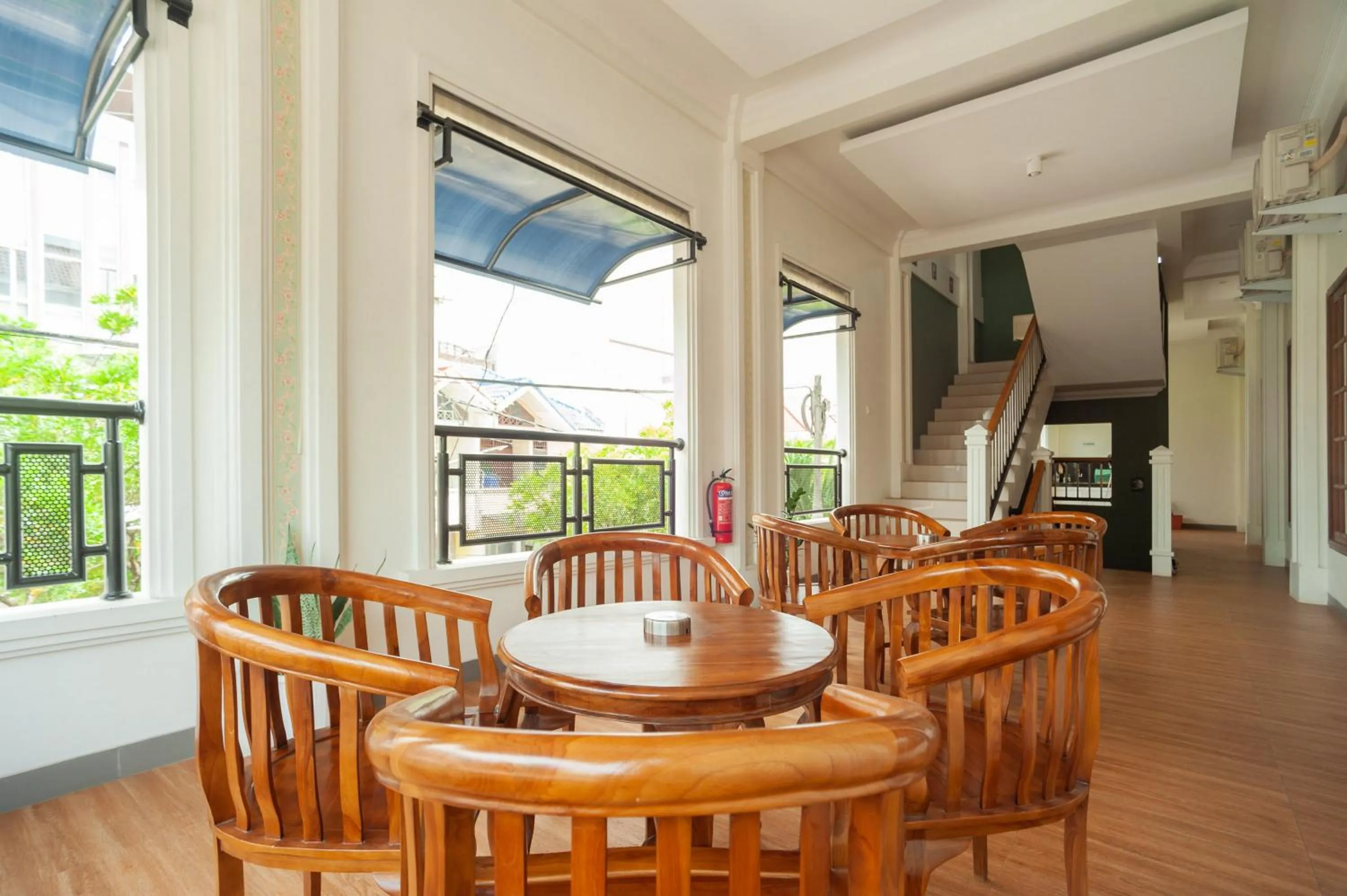 Seating area in Urbanview Hotel Bong Gajah Lampung