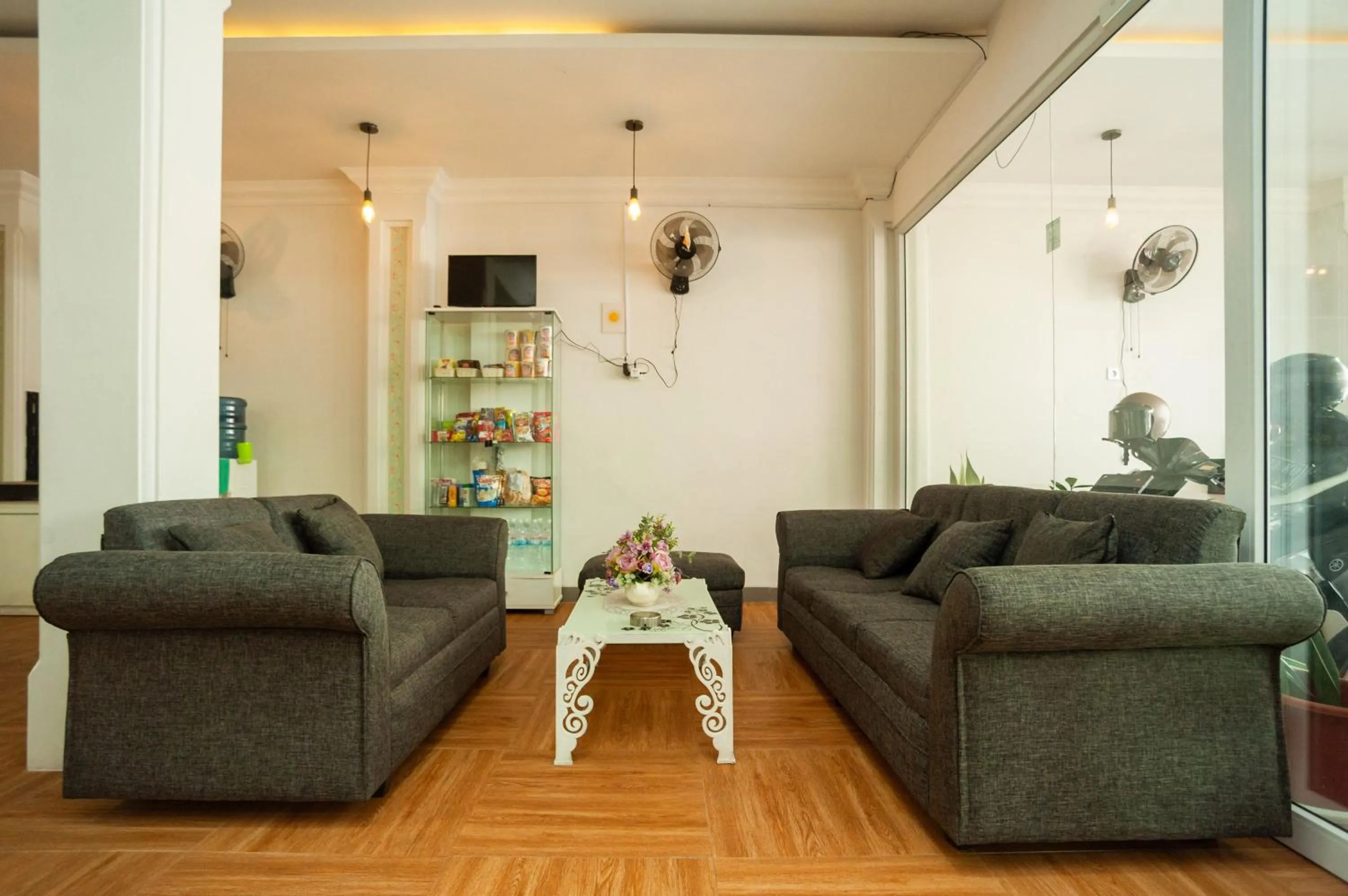 Living room in Urbanview Hotel Bong Gajah Lampung