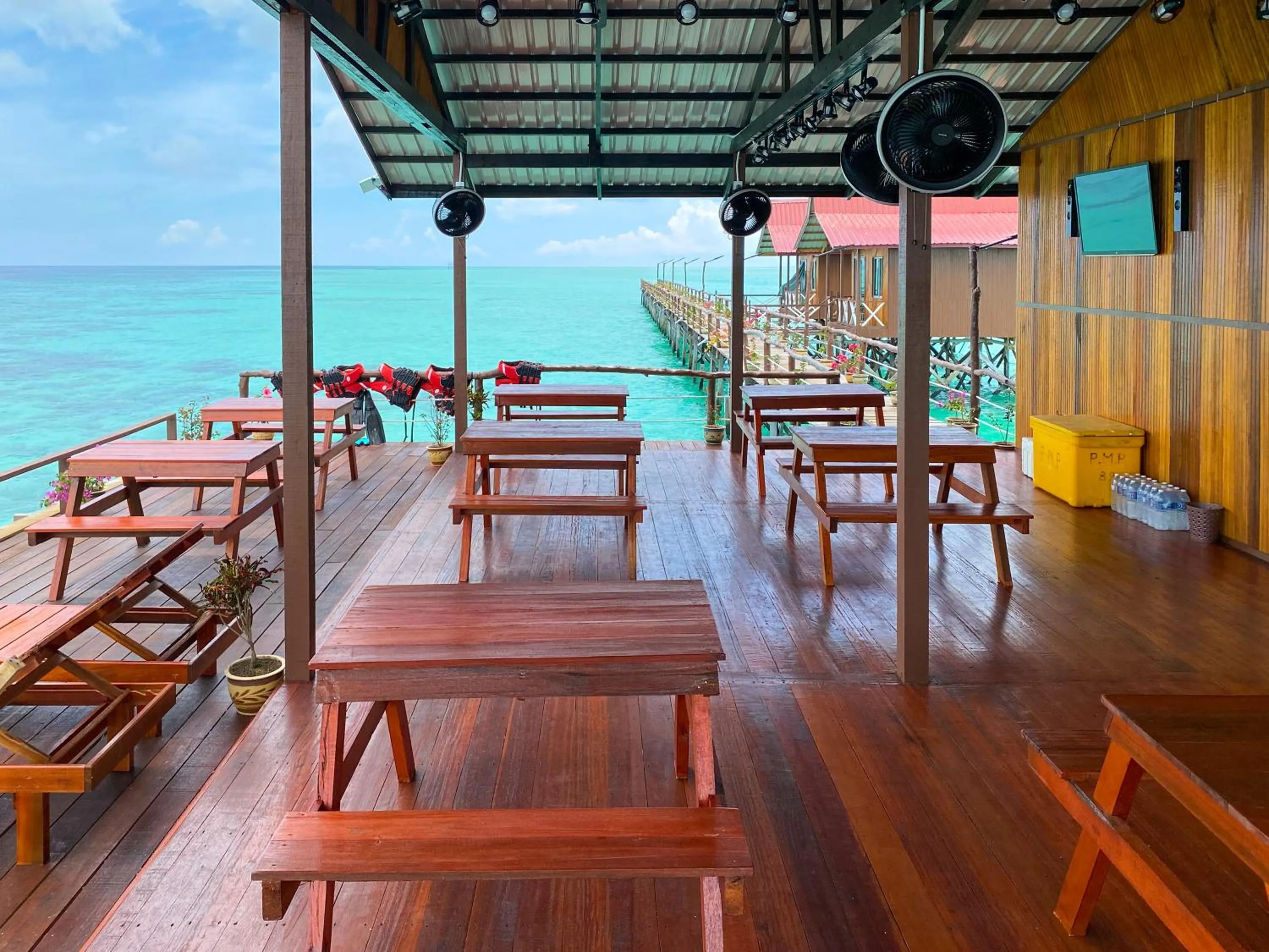 Restaurant/places to eat in Pavalintang Resort