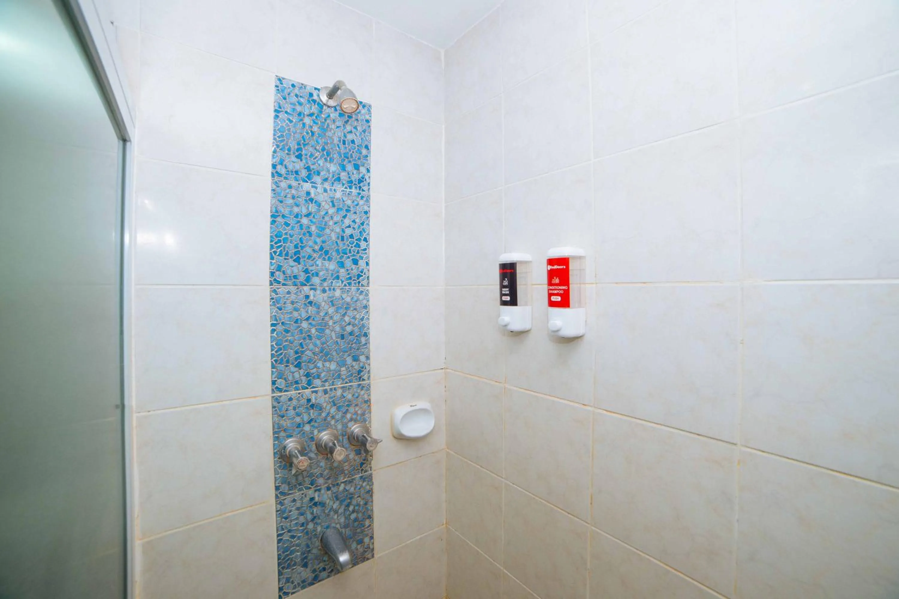 Shower in Hotel Vanna Angeles City Pampanga by RedDoorz