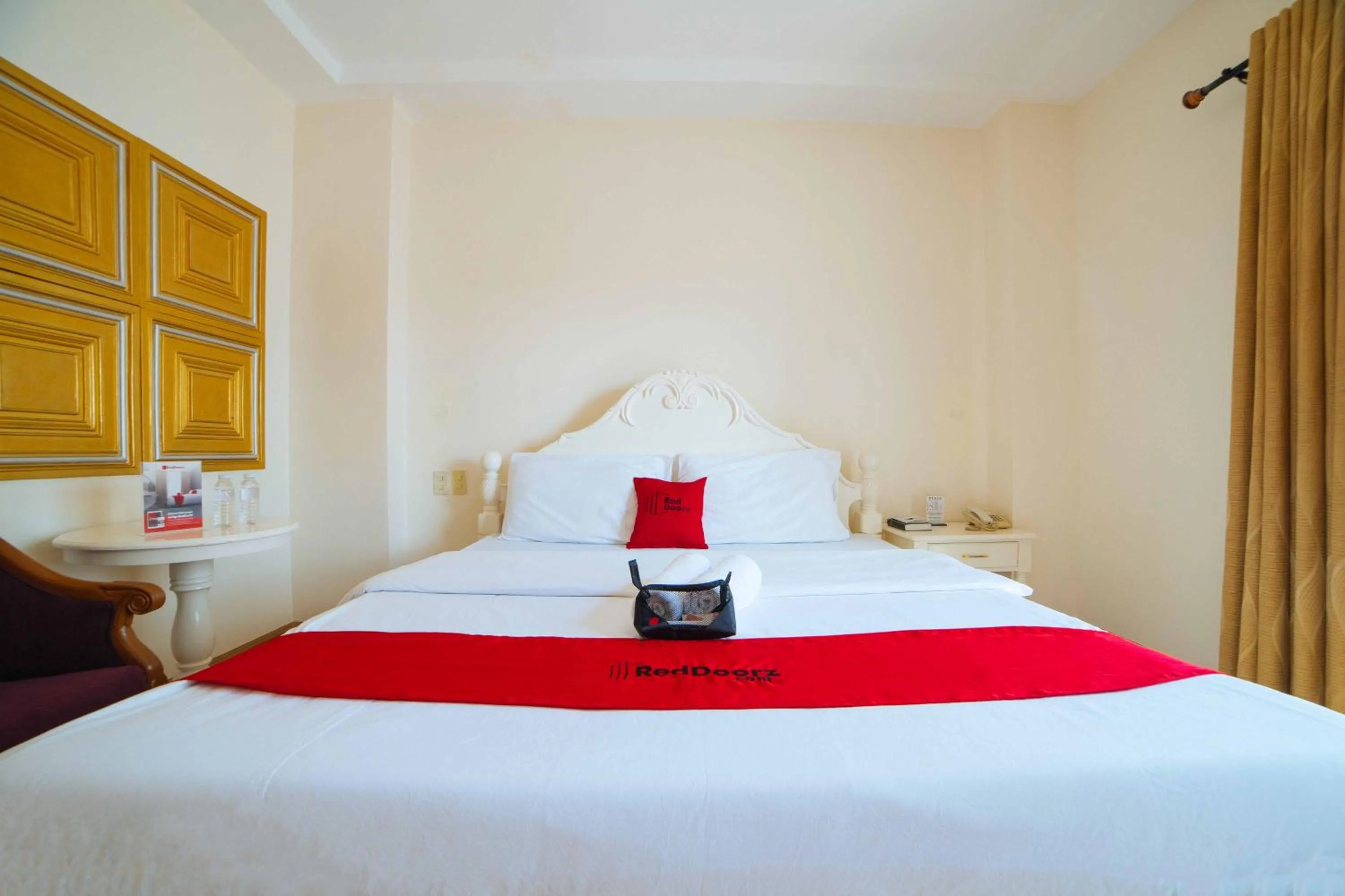 Photo of the whole room in Hotel Vanna Angeles City Pampanga by RedDoorz