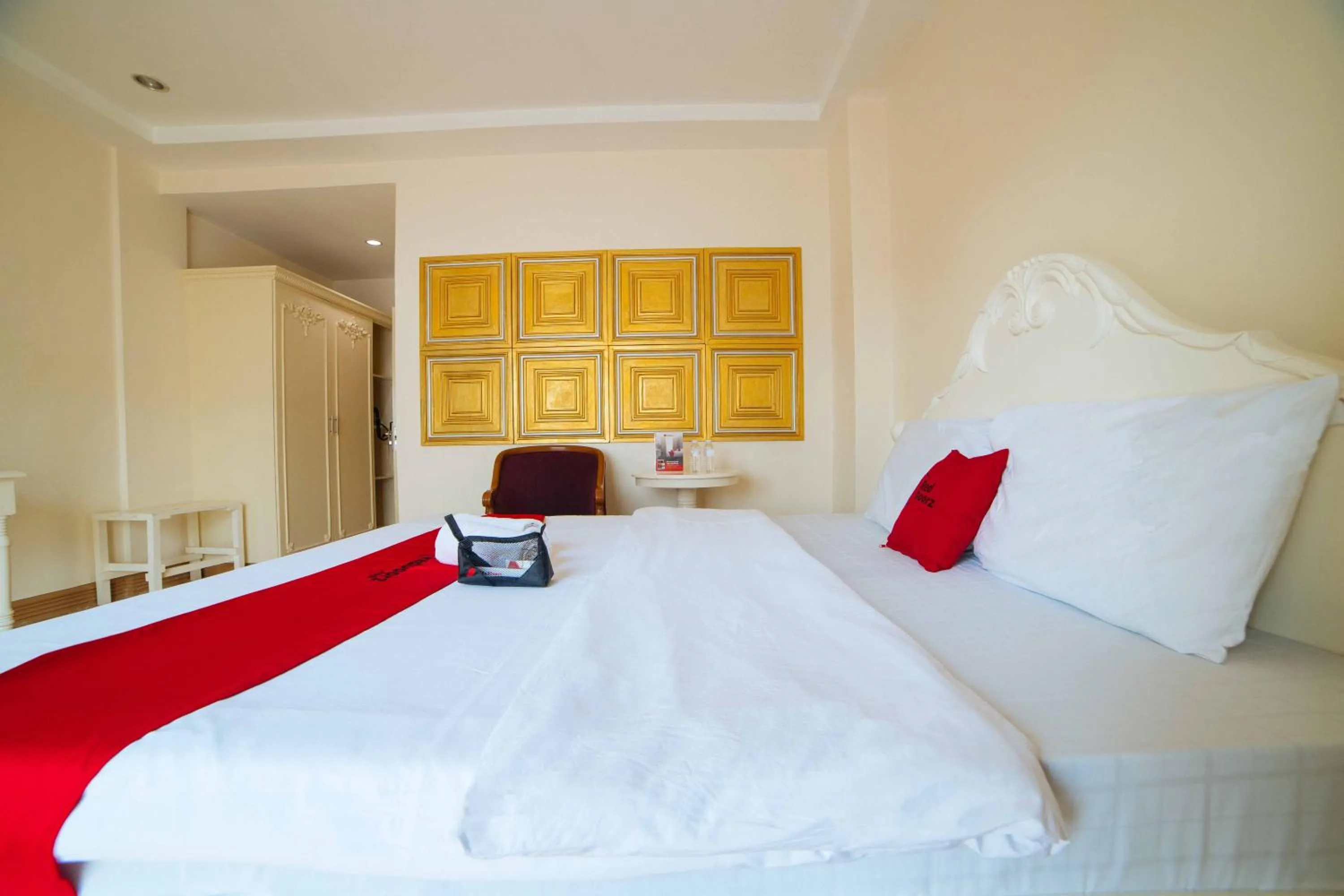 Bed in Hotel Vanna Angeles City Pampanga by RedDoorz