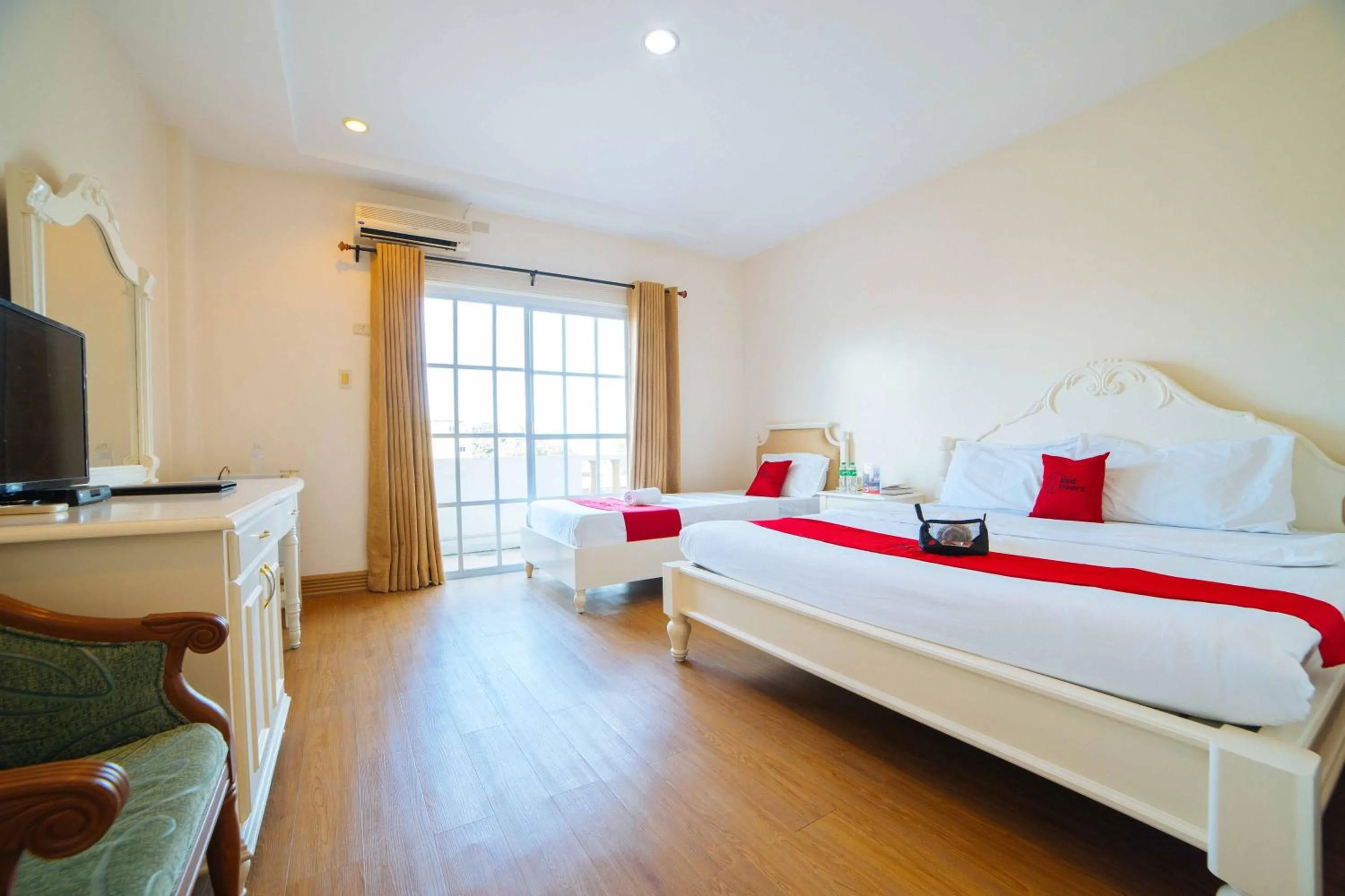 TV and multimedia in Hotel Vanna Angeles City Pampanga by RedDoorz