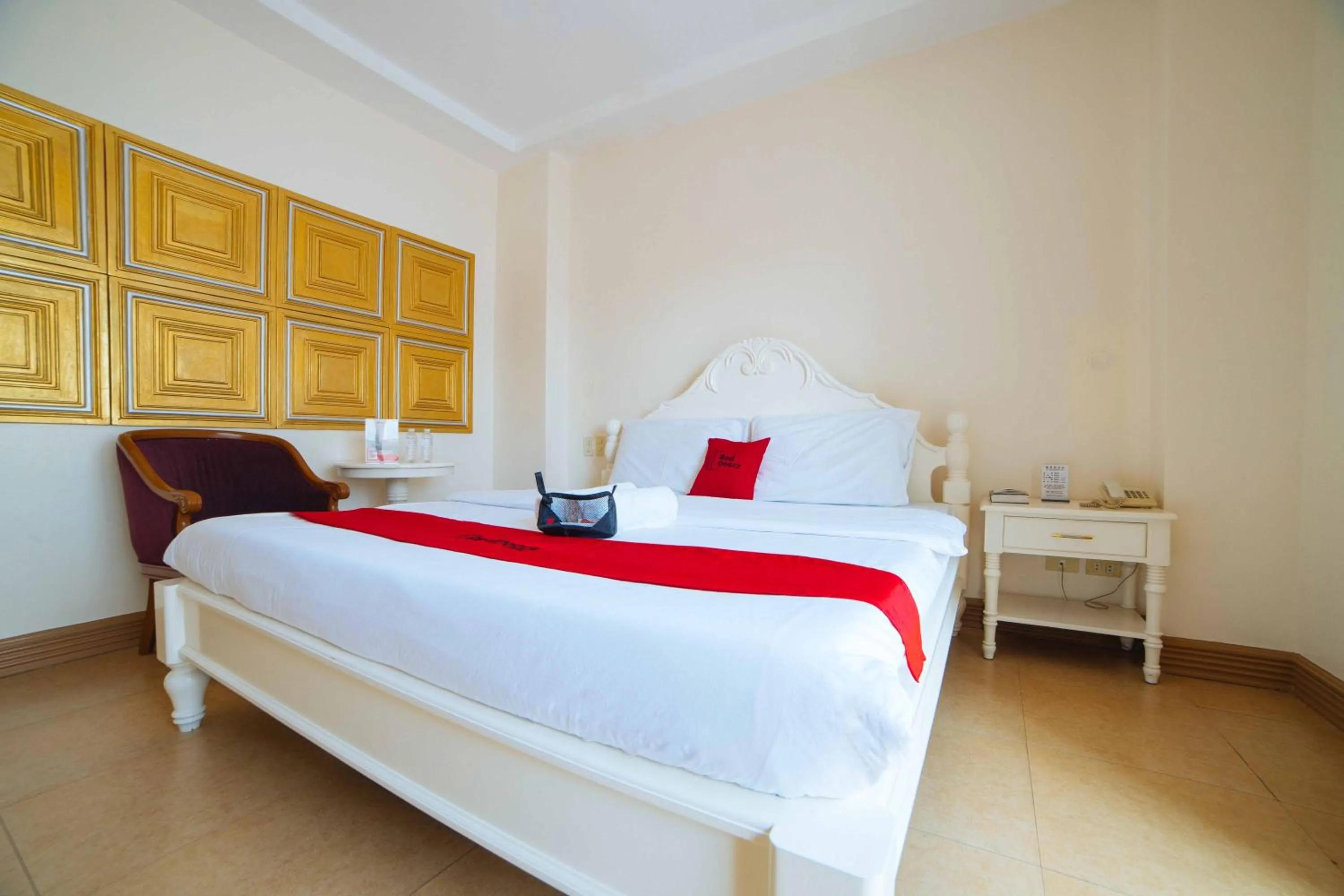 Photo of the whole room in Hotel Vanna Angeles City Pampanga by RedDoorz