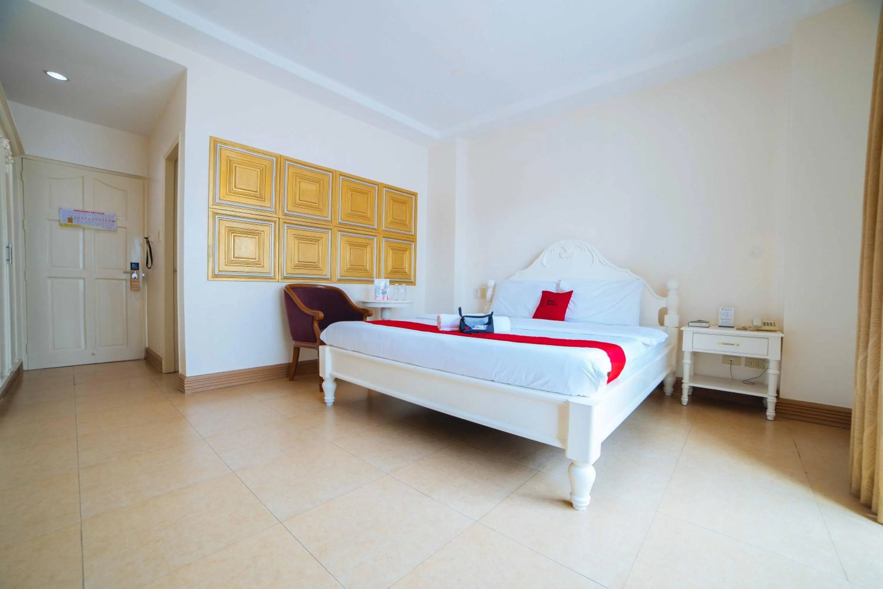 Photo of the whole room in Hotel Vanna Angeles City Pampanga by RedDoorz