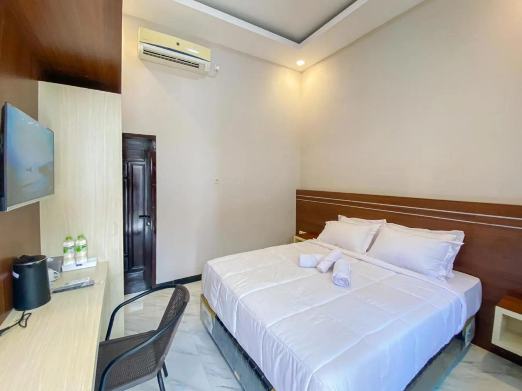 Bed in RedDoorz Plus at Orange Diponogoro Palangkaraya