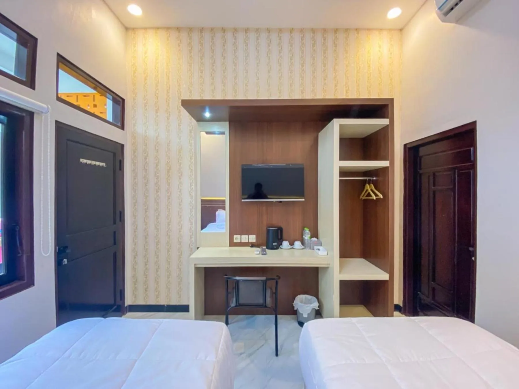 Bedroom, Bed in RedDoorz Plus at Orange Diponogoro Palangkaraya