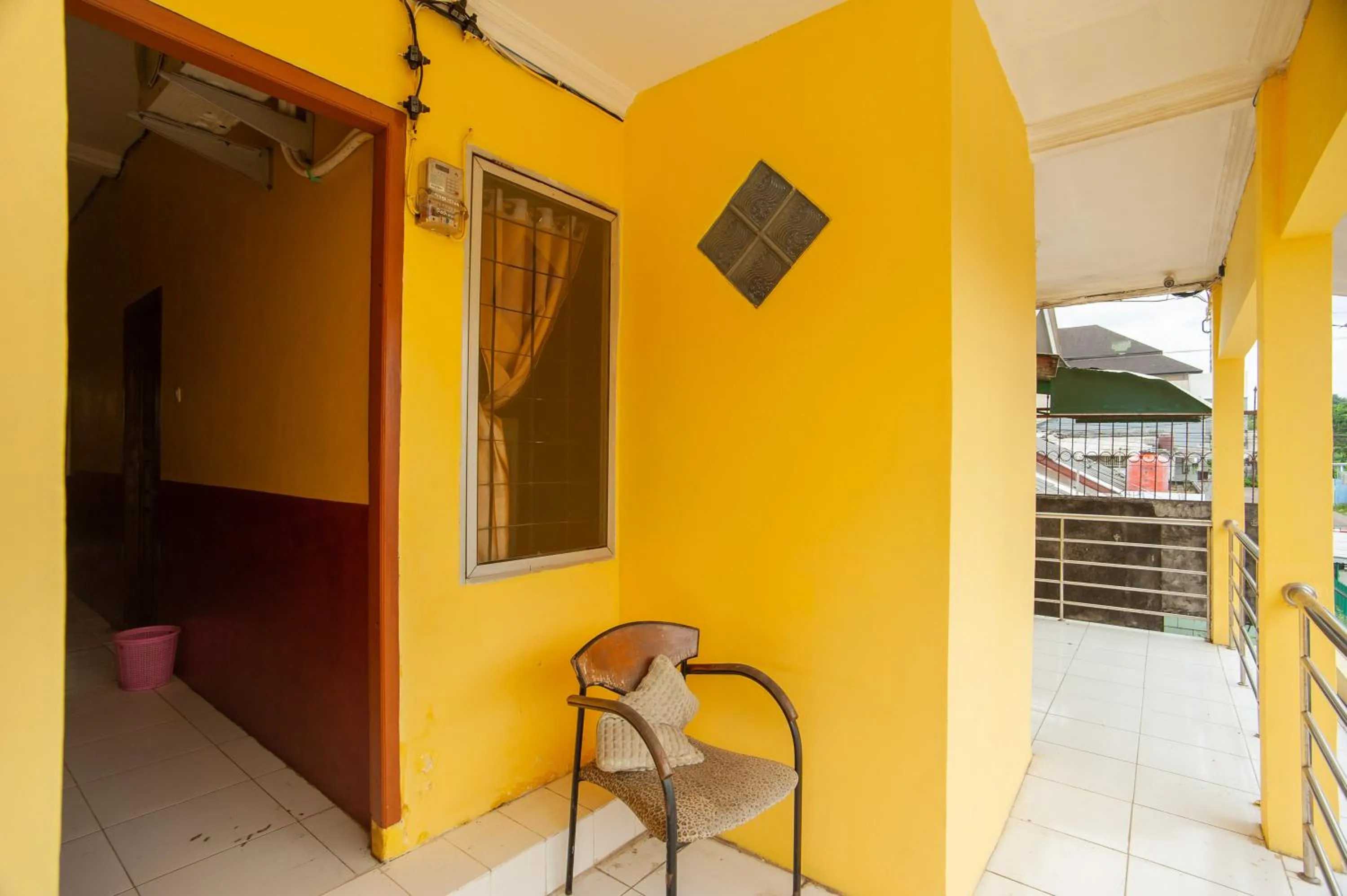 Balcony/Terrace in RedDoorz Syariah at Jalan Wayhitam Palembang