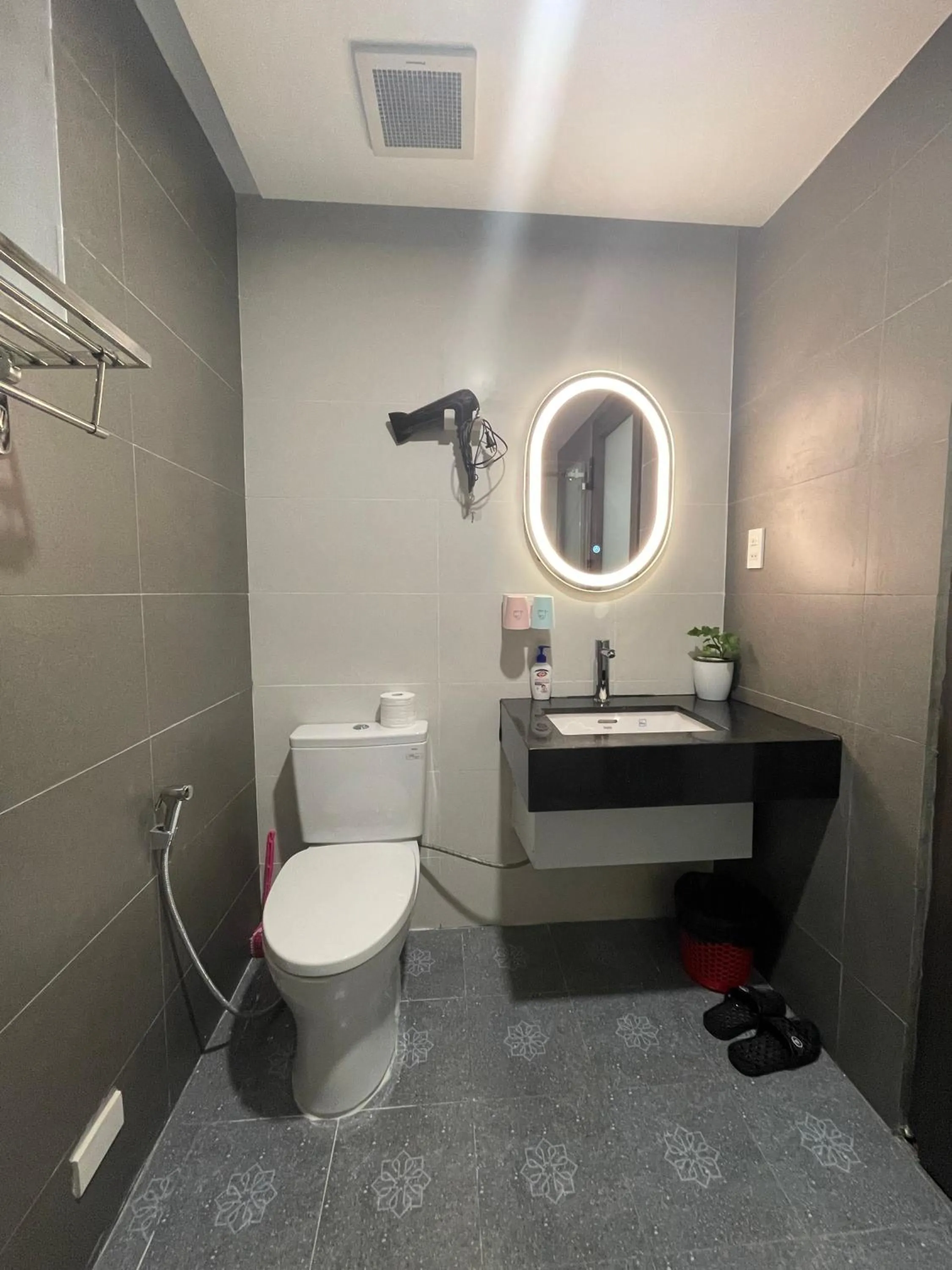 Shower in Feliz Dalat Homestay