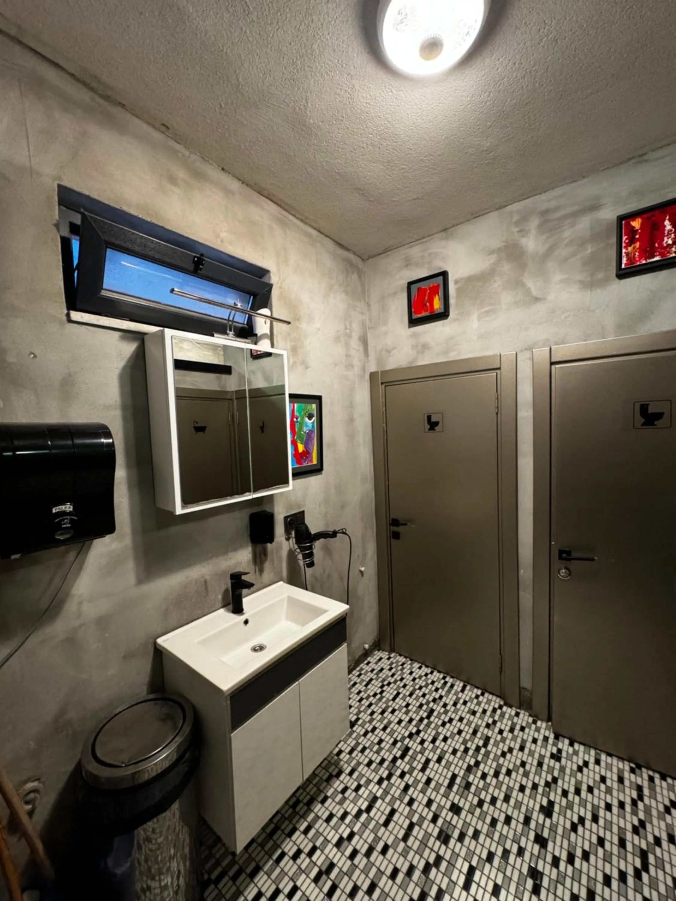 Bathroom in Nomad Hostel Karaköy