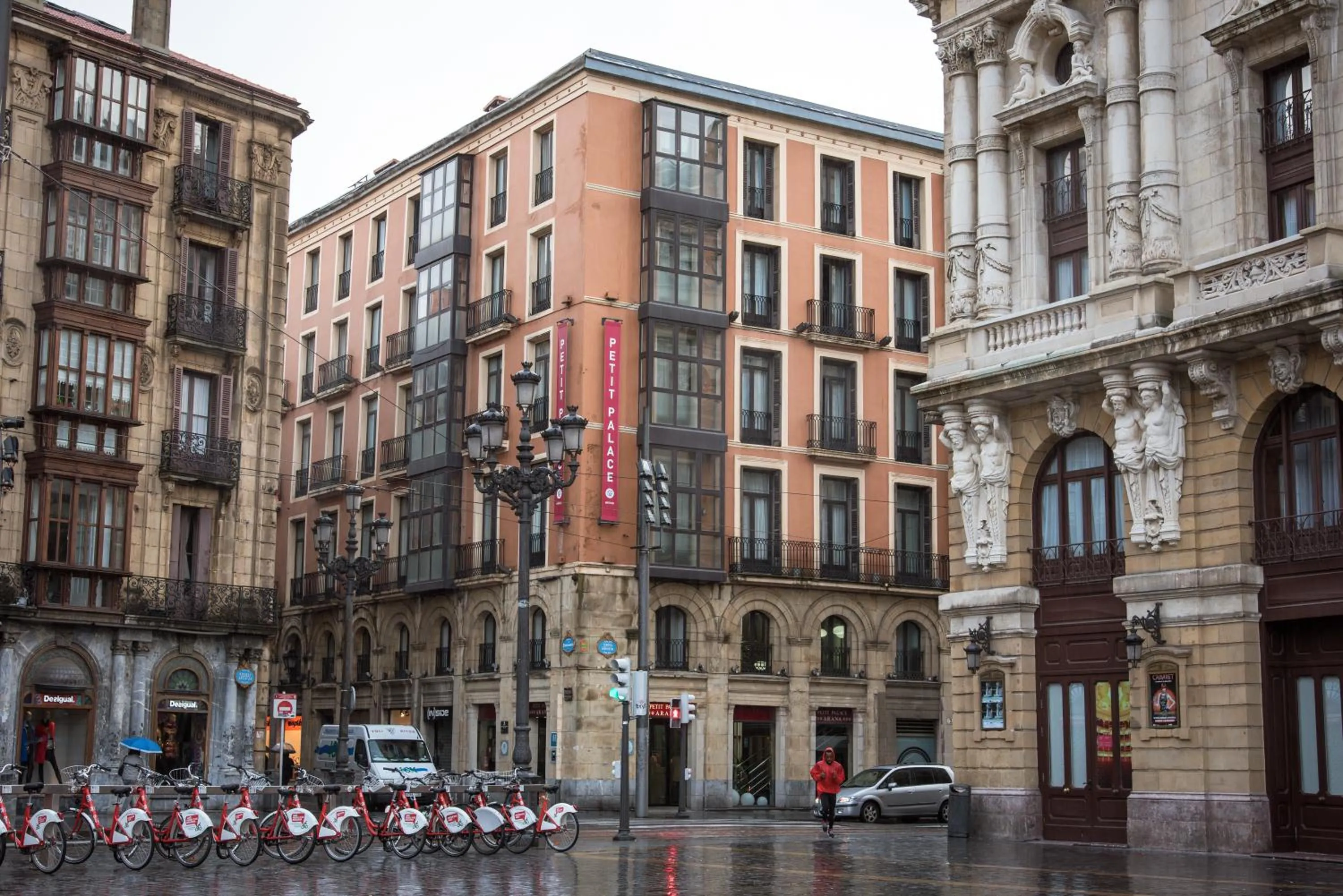 Property building in Petit Palace Arana Bilbao