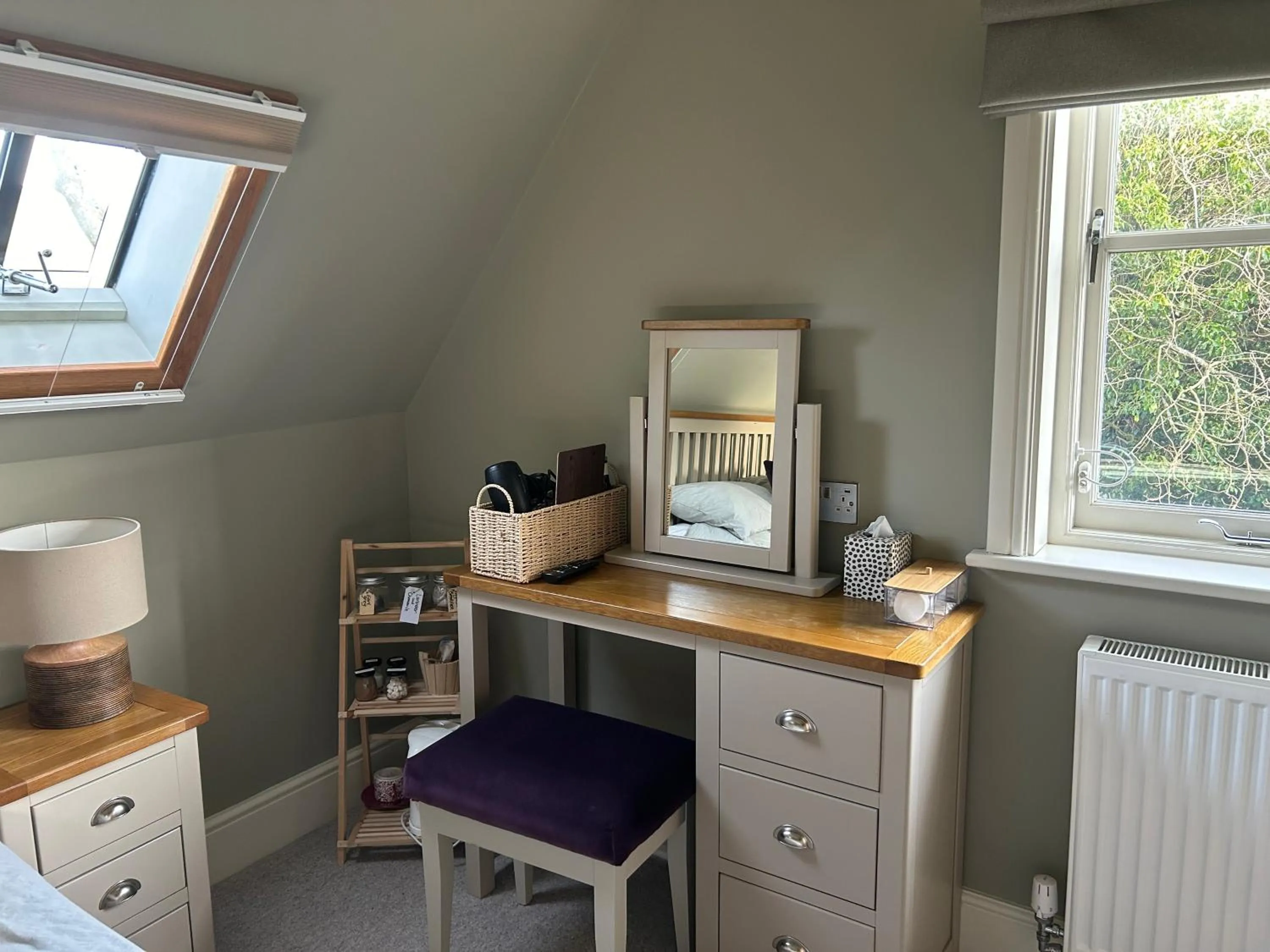 Bedroom in The Red Lion Charing Heath