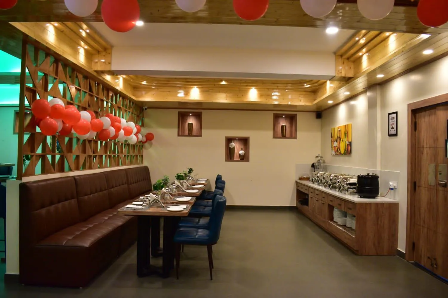 Restaurant/places to eat in HOTEL MONTANA VYOO