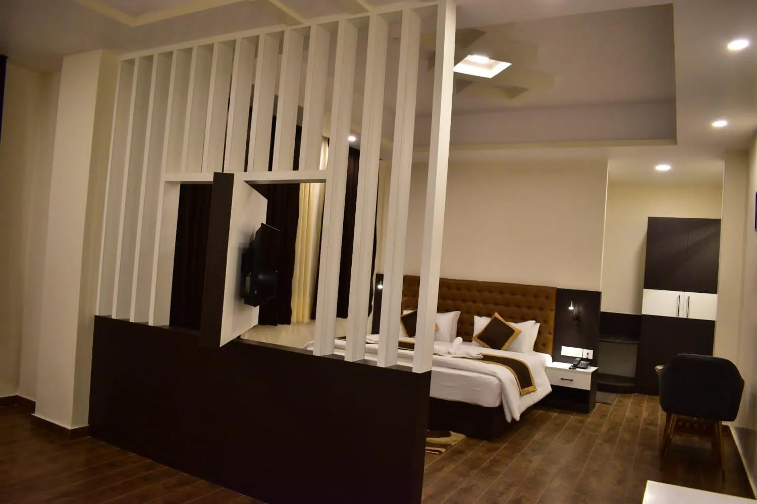 Bedroom, Bed in HOTEL MONTANA VYOO