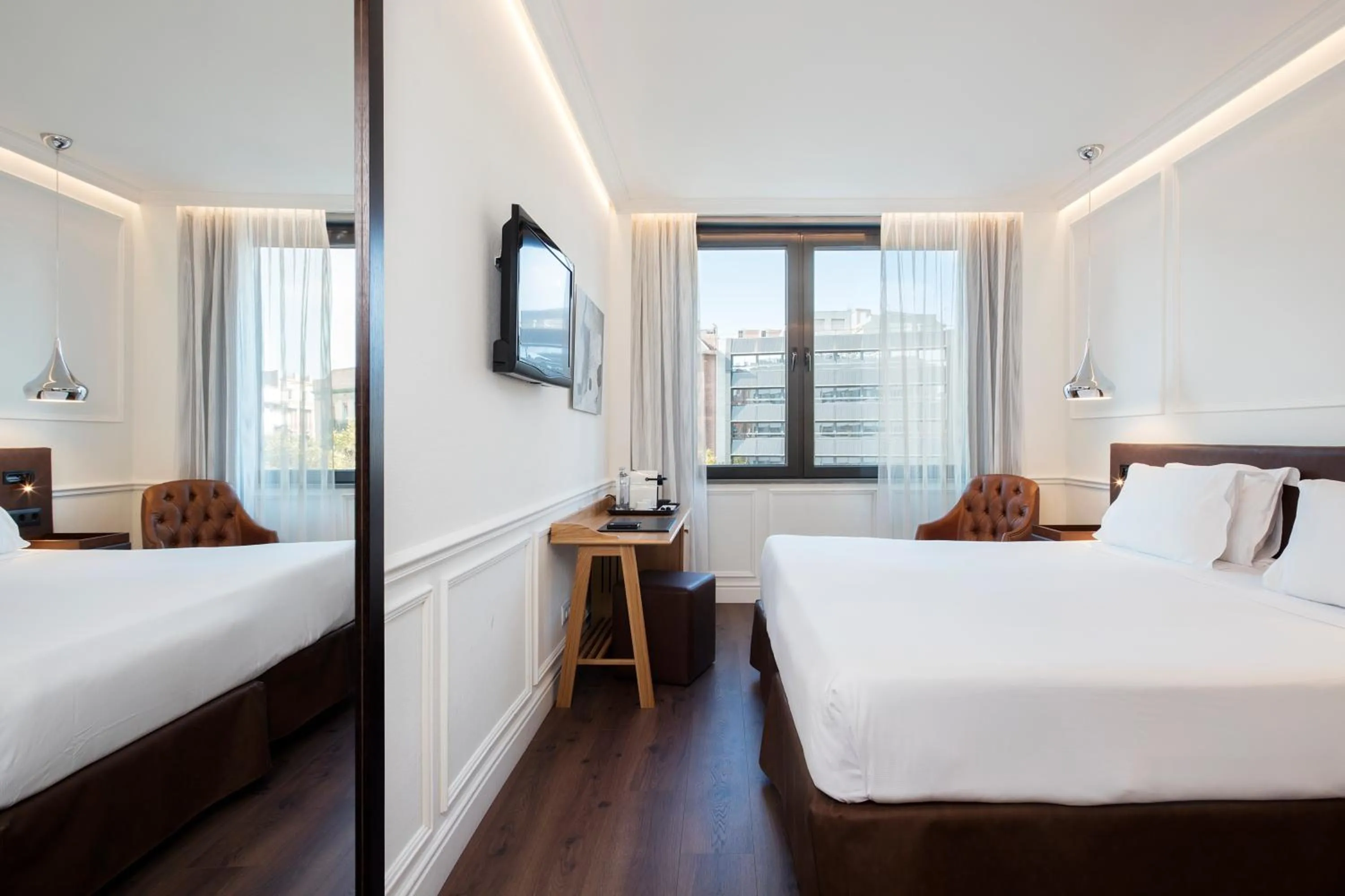 Photo of the whole room, Bed in H10 Itaca