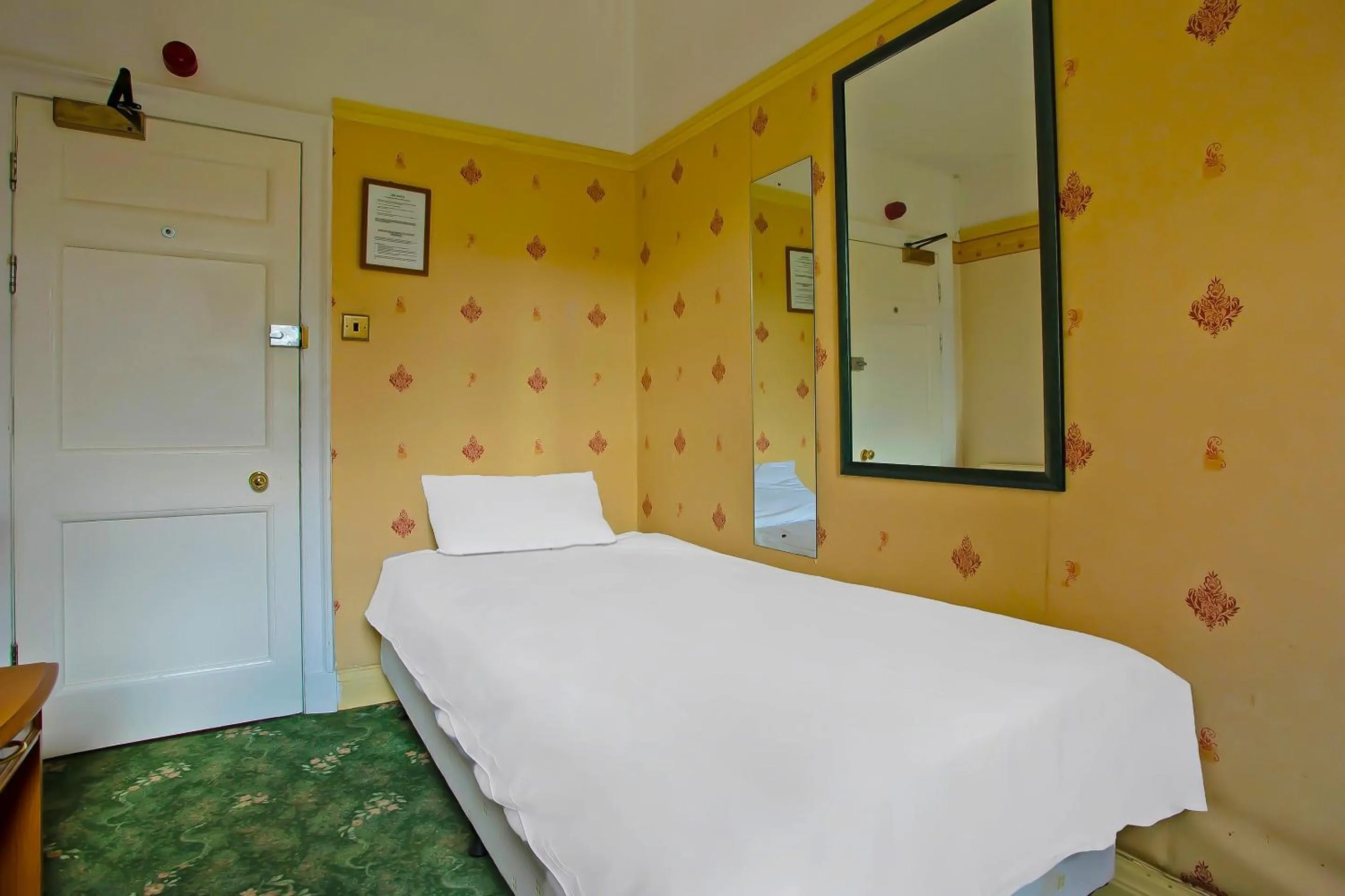 Bedroom in Great White Horse Hotel