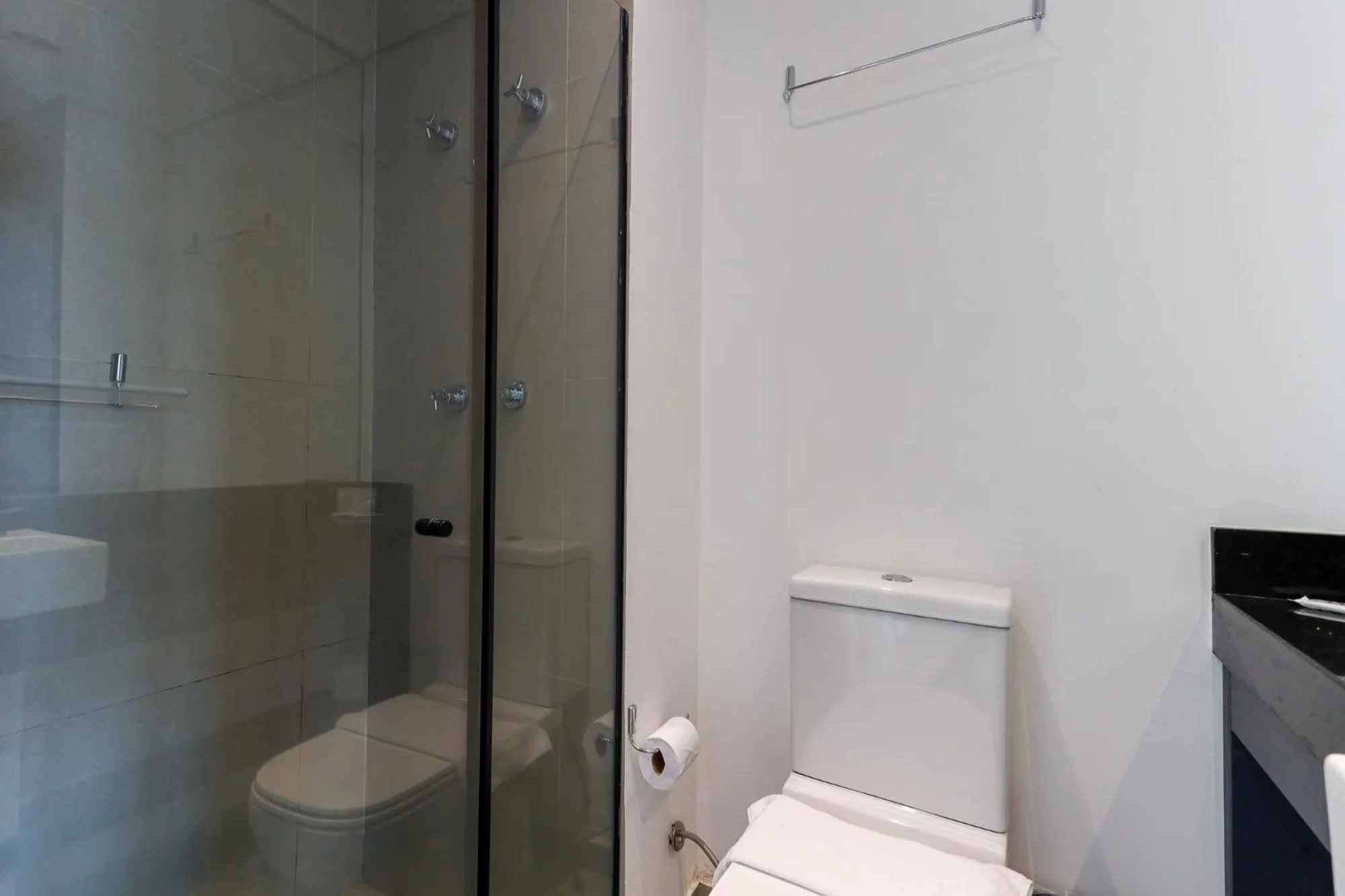 Bathroom in 360 VN Turiassú by Housi