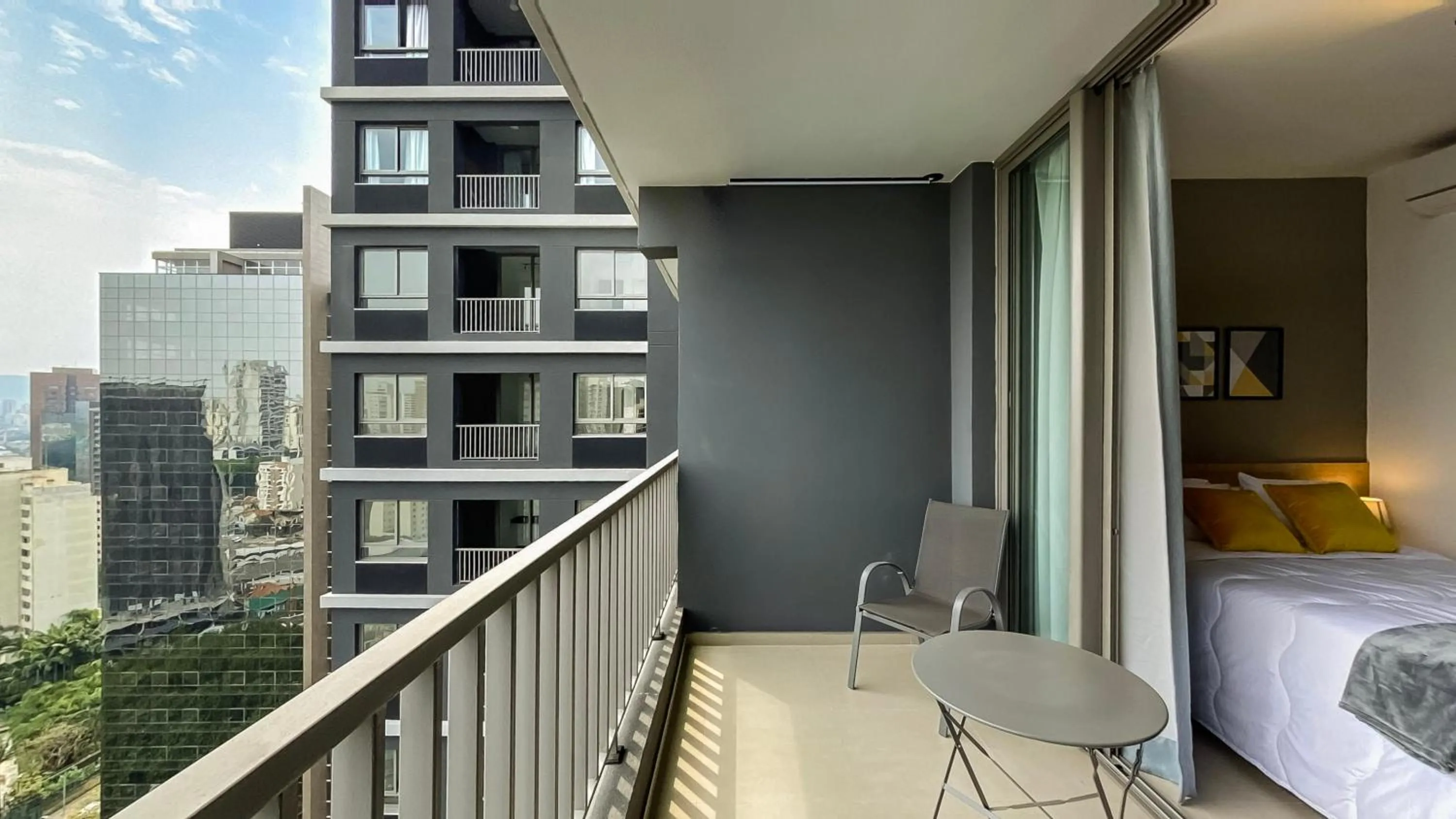 Balcony/Terrace, Bed in 360 VN Turiassú by Housi