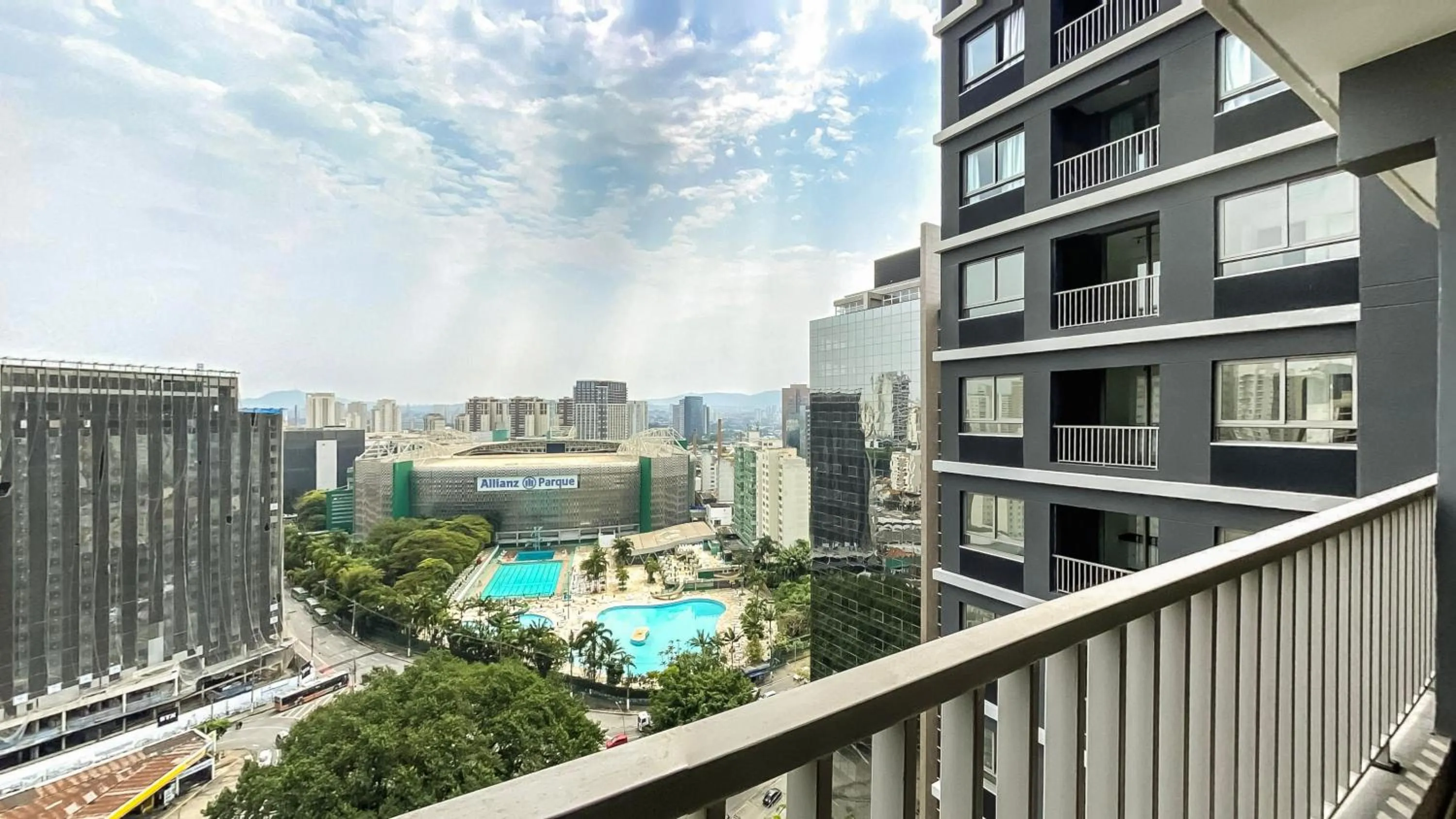 Balcony/Terrace in 360 VN Turiassú by Housi